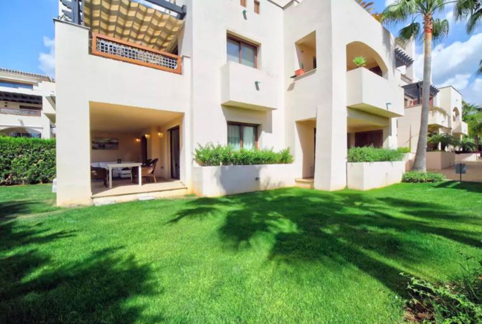 Condominium in Marbella, Andalusië 10195235