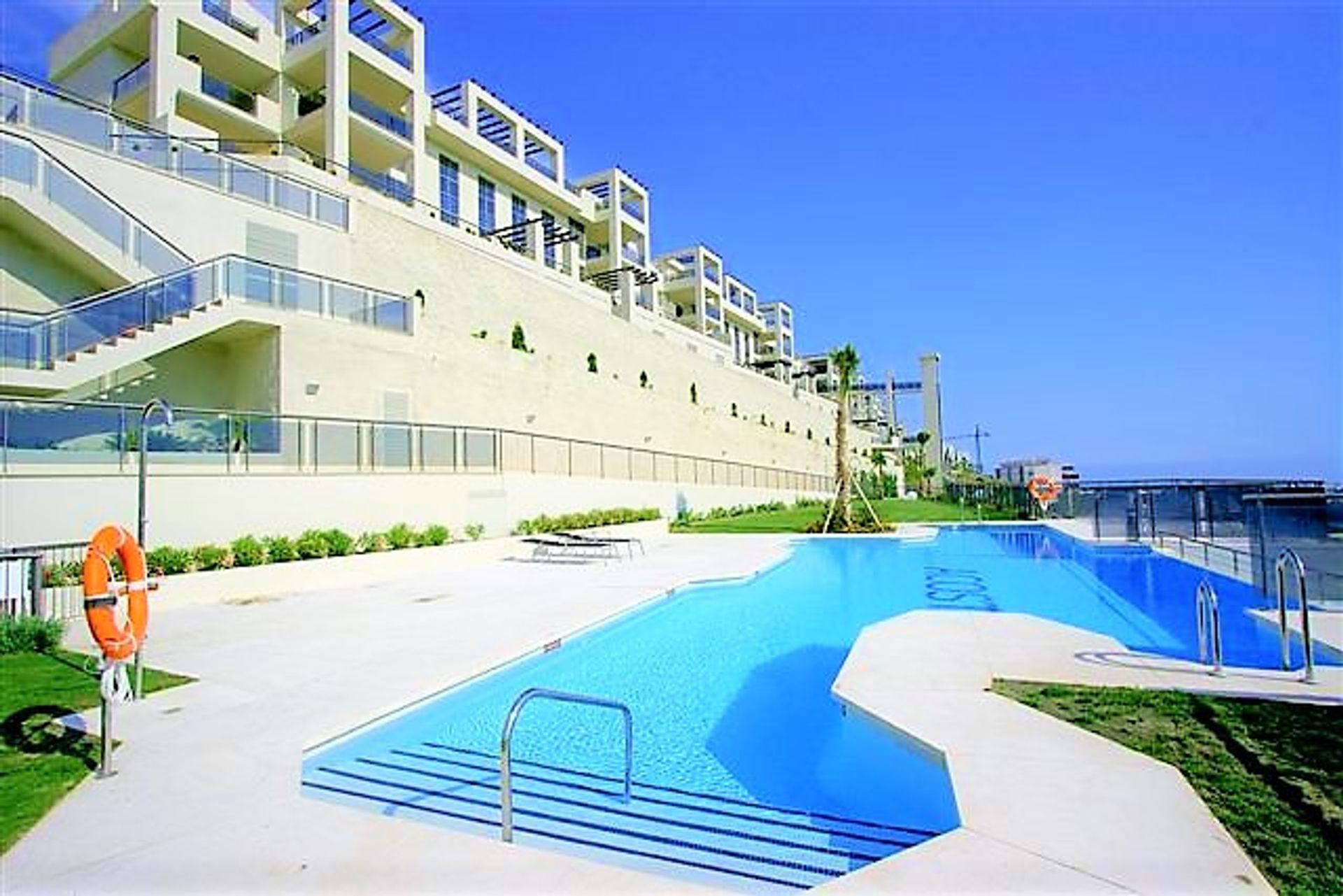 Condominium in Benahavis, Andalusië 10196700