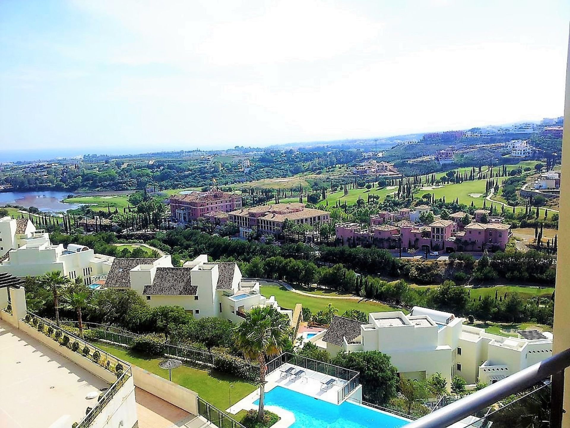 Condominium in Benahavis, Andalusië 10196700