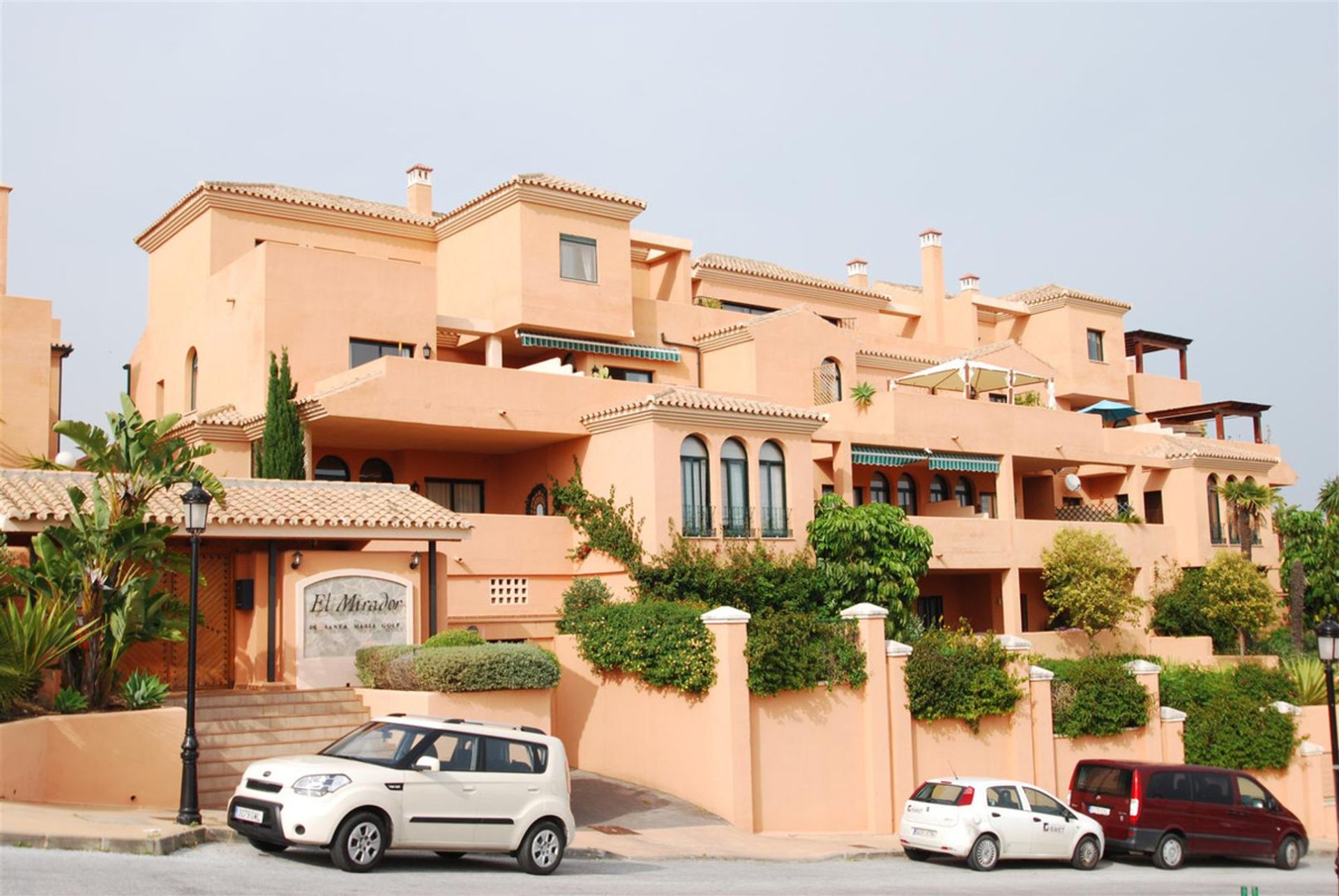 Condominium in Marbella, Andalucía 10198135