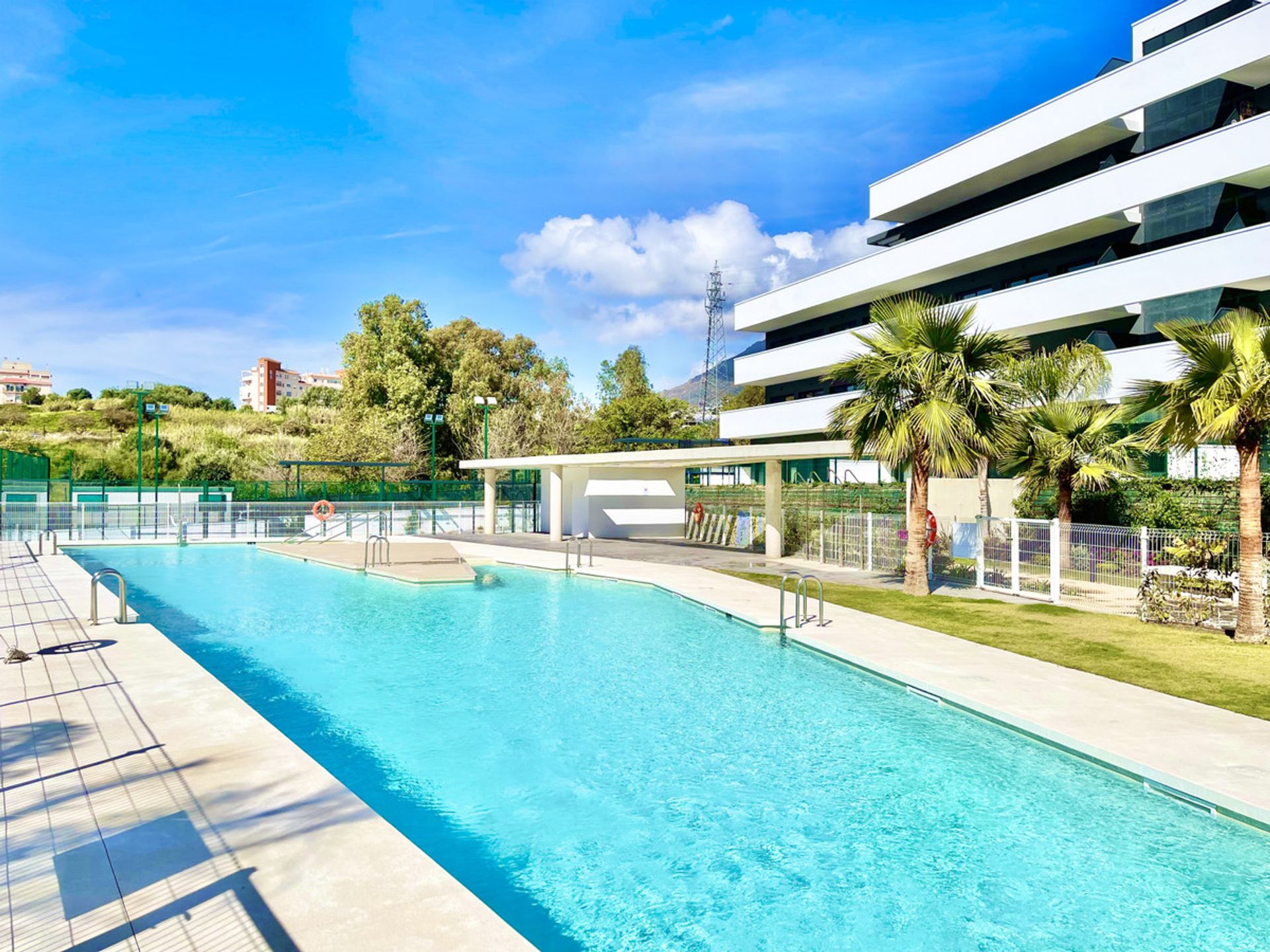 Condominium in Estepona, Andalusië 10198612