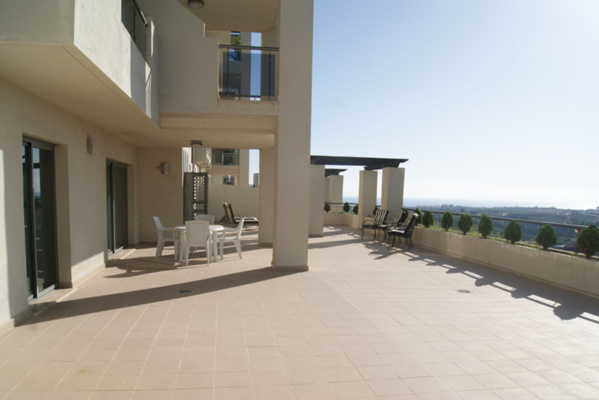 Condominium in Benahavis, Andalusia 10199503