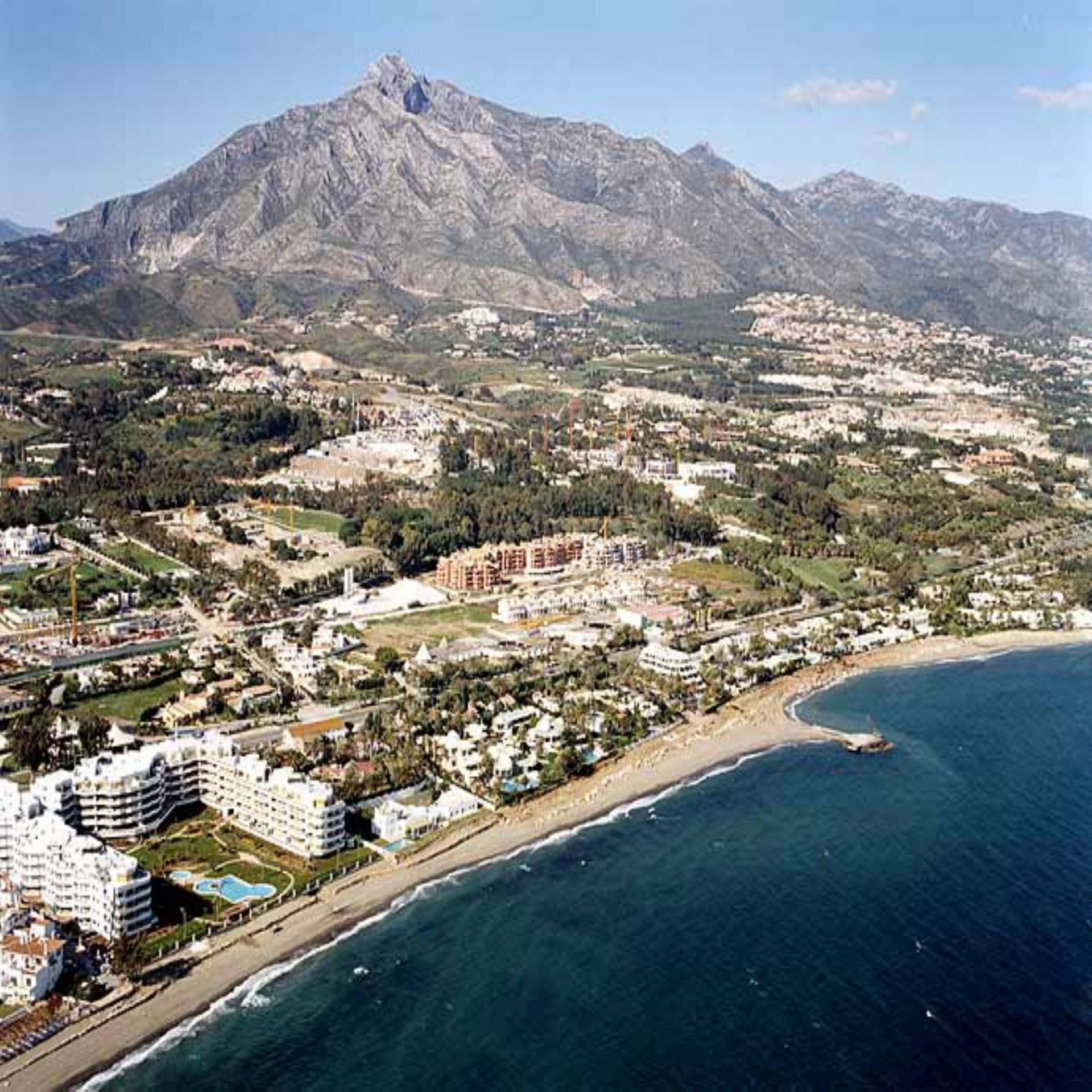 土地 在 Benahavis, Andalusia 10199901