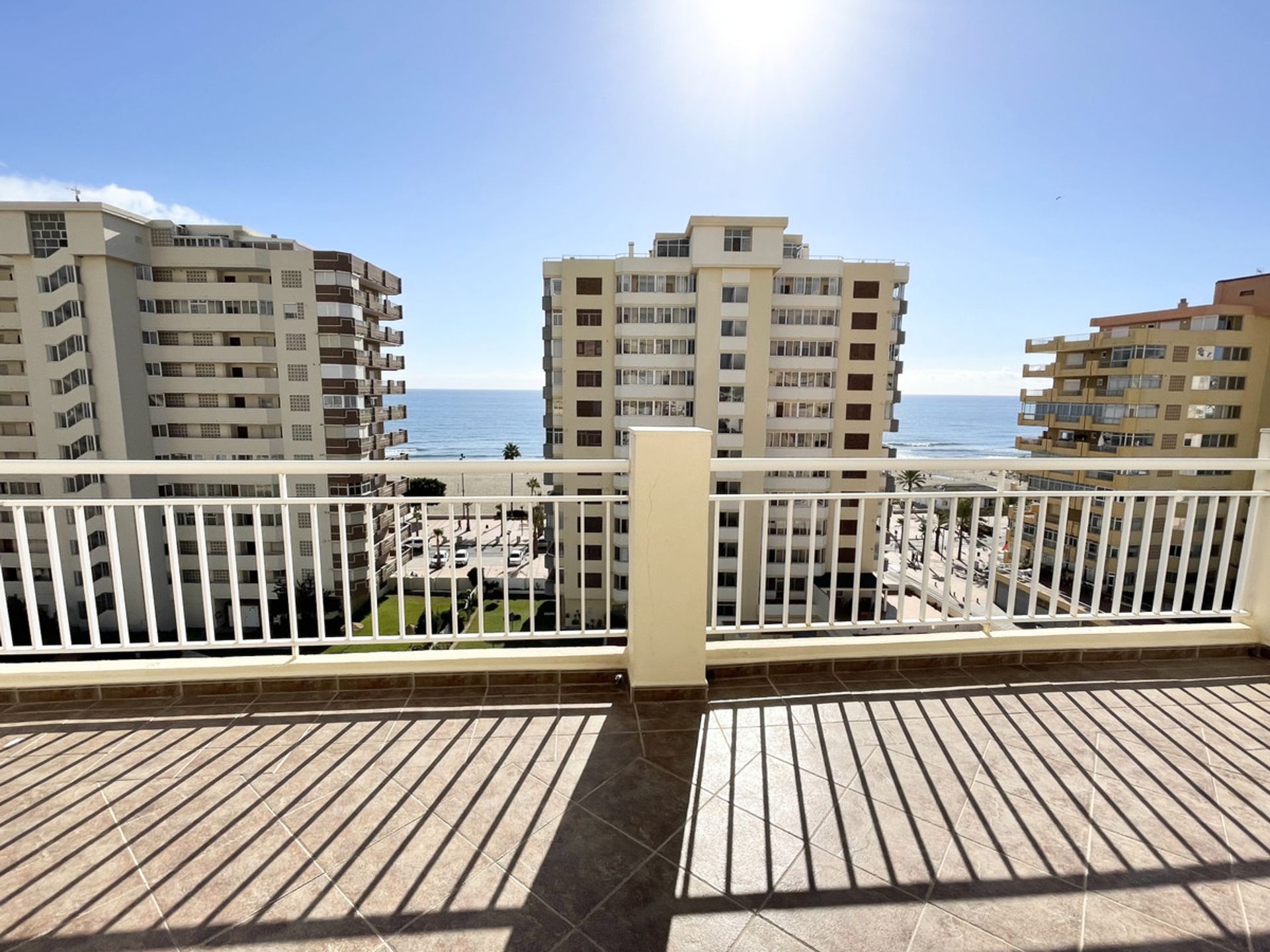 Condominio en Fuengirola, Andalucía 10200235