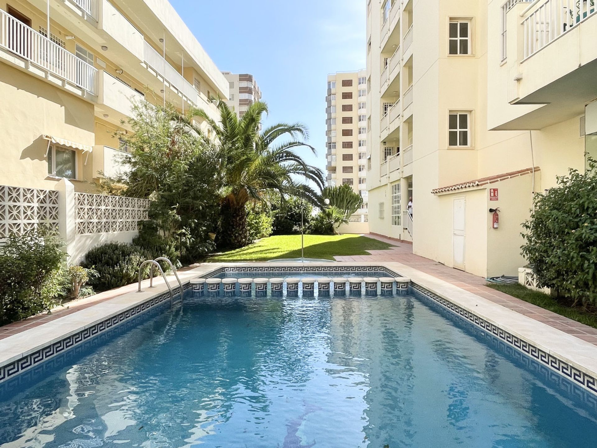 Condominio en Fuengirola, Andalucía 10200235