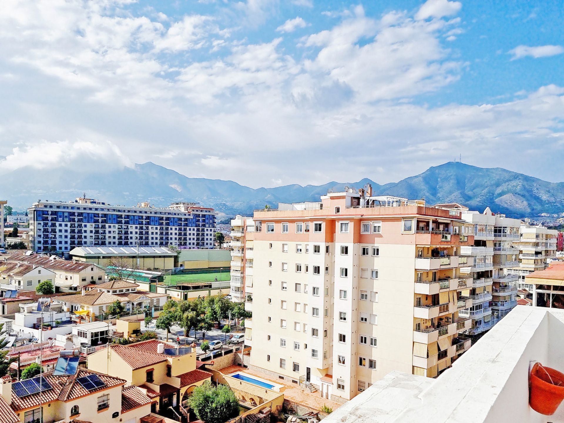 Condominium in Fuengirola, Andalucía 10200245