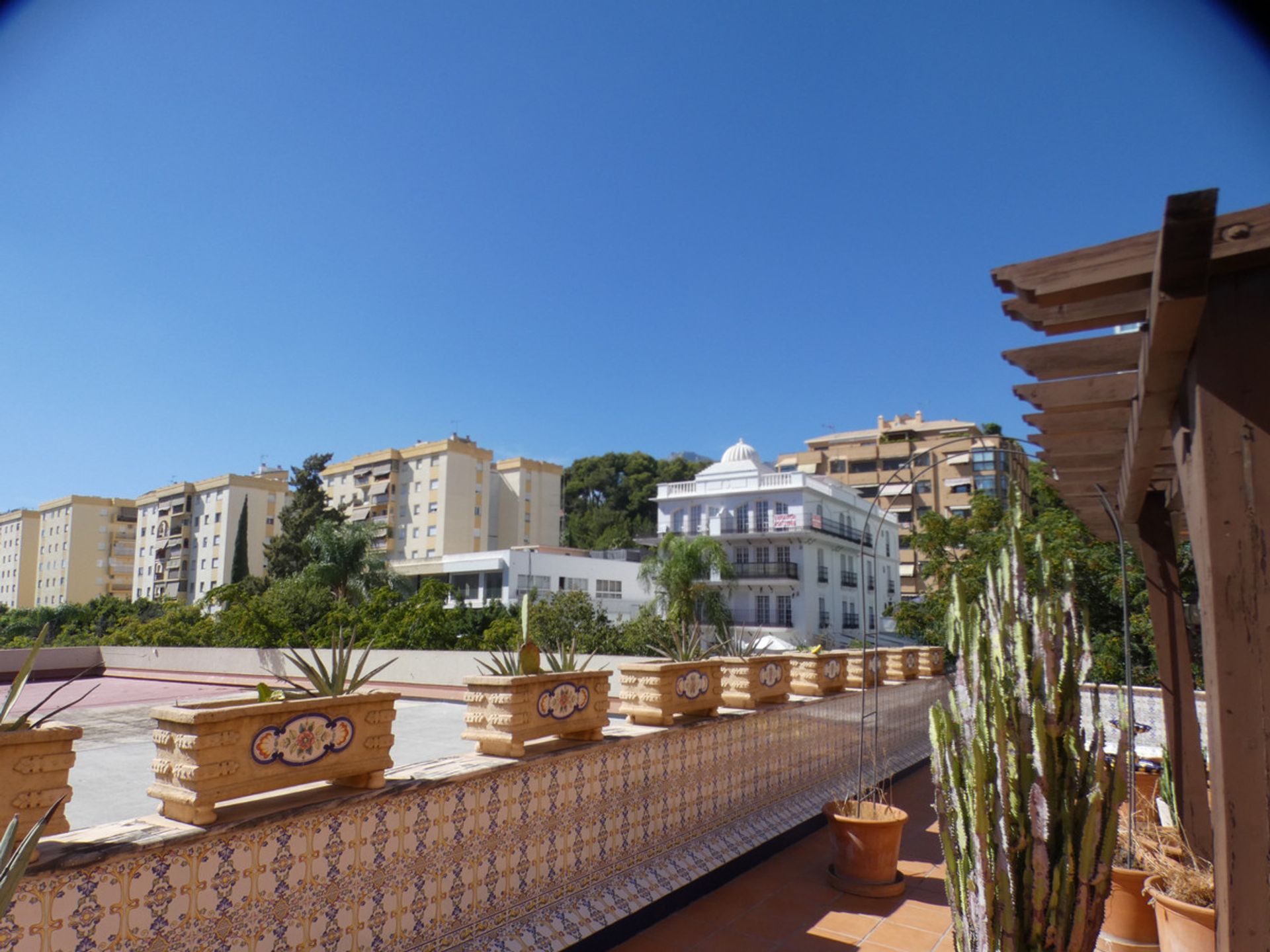 Condominium in Marbella, Andalucía 10200543