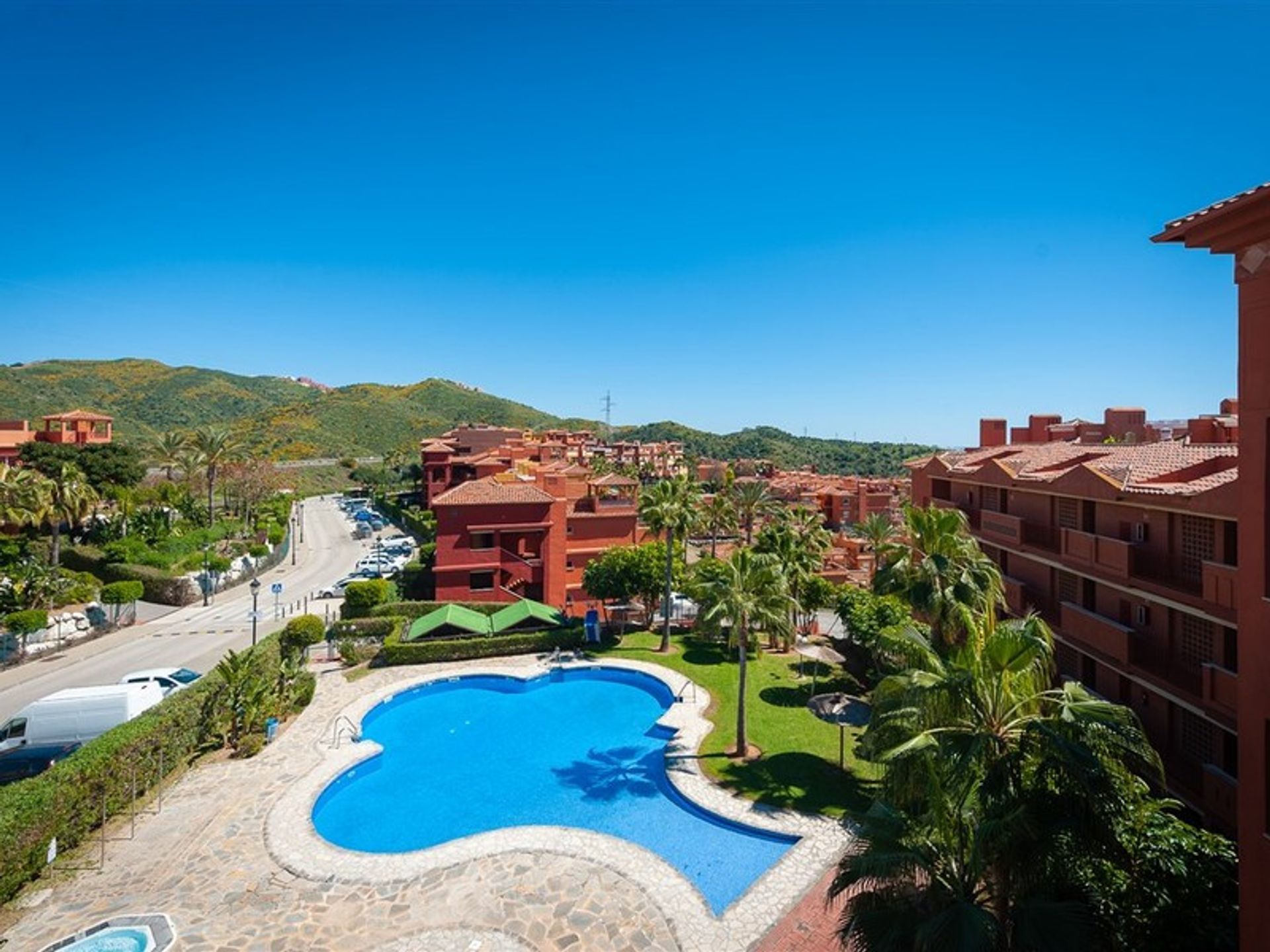 Condominium in Marbella, Andalucía 10200616