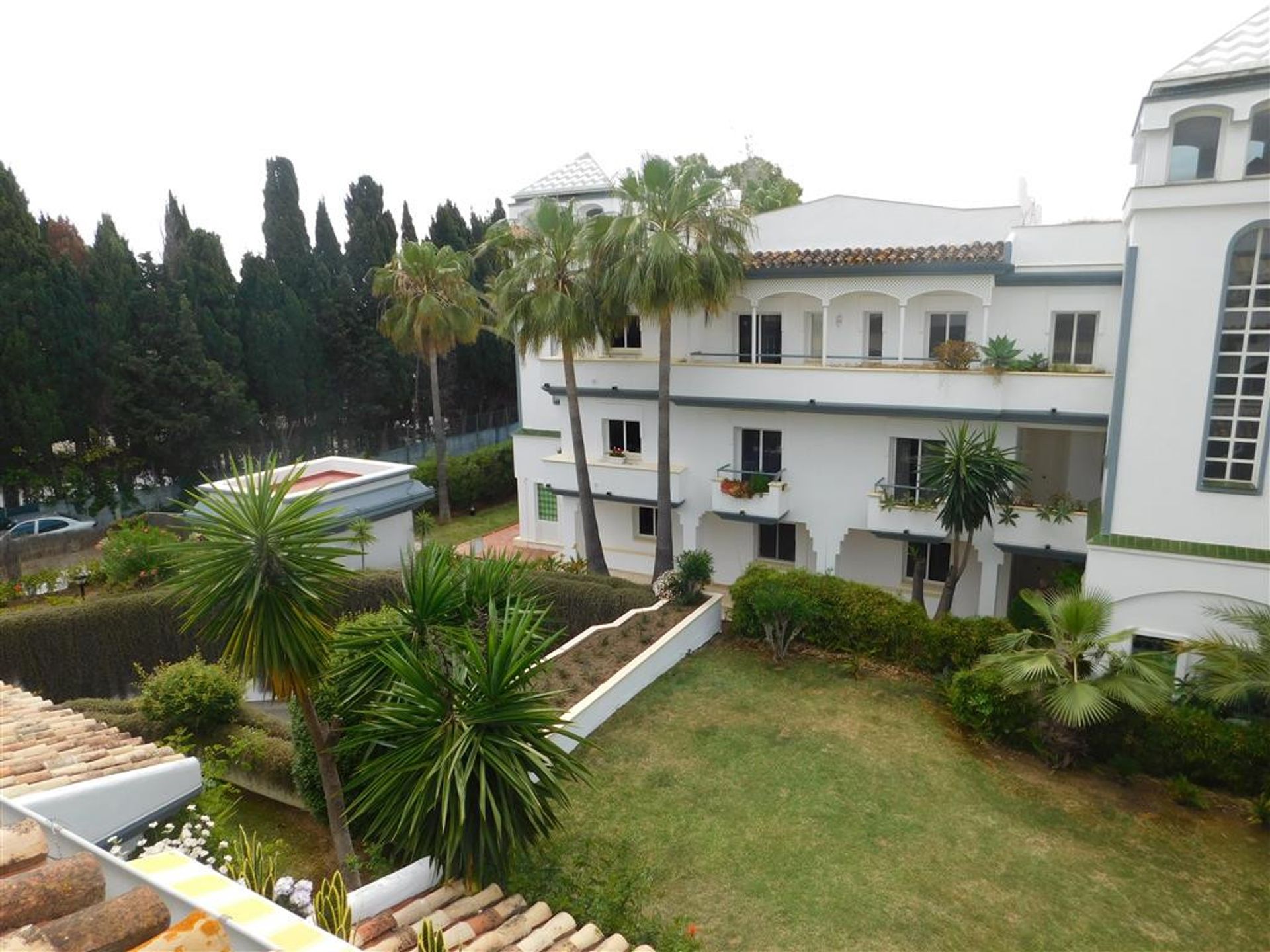 Condominium in Marbella, Andalucía 10201513