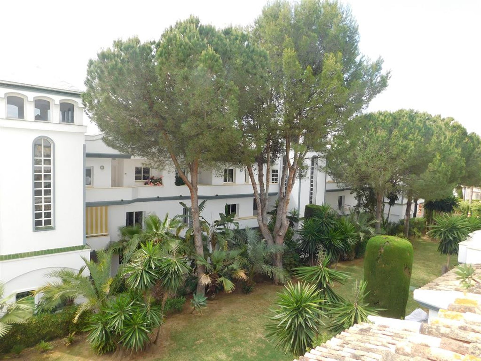 Condominium in Marbella, Andalucía 10201513