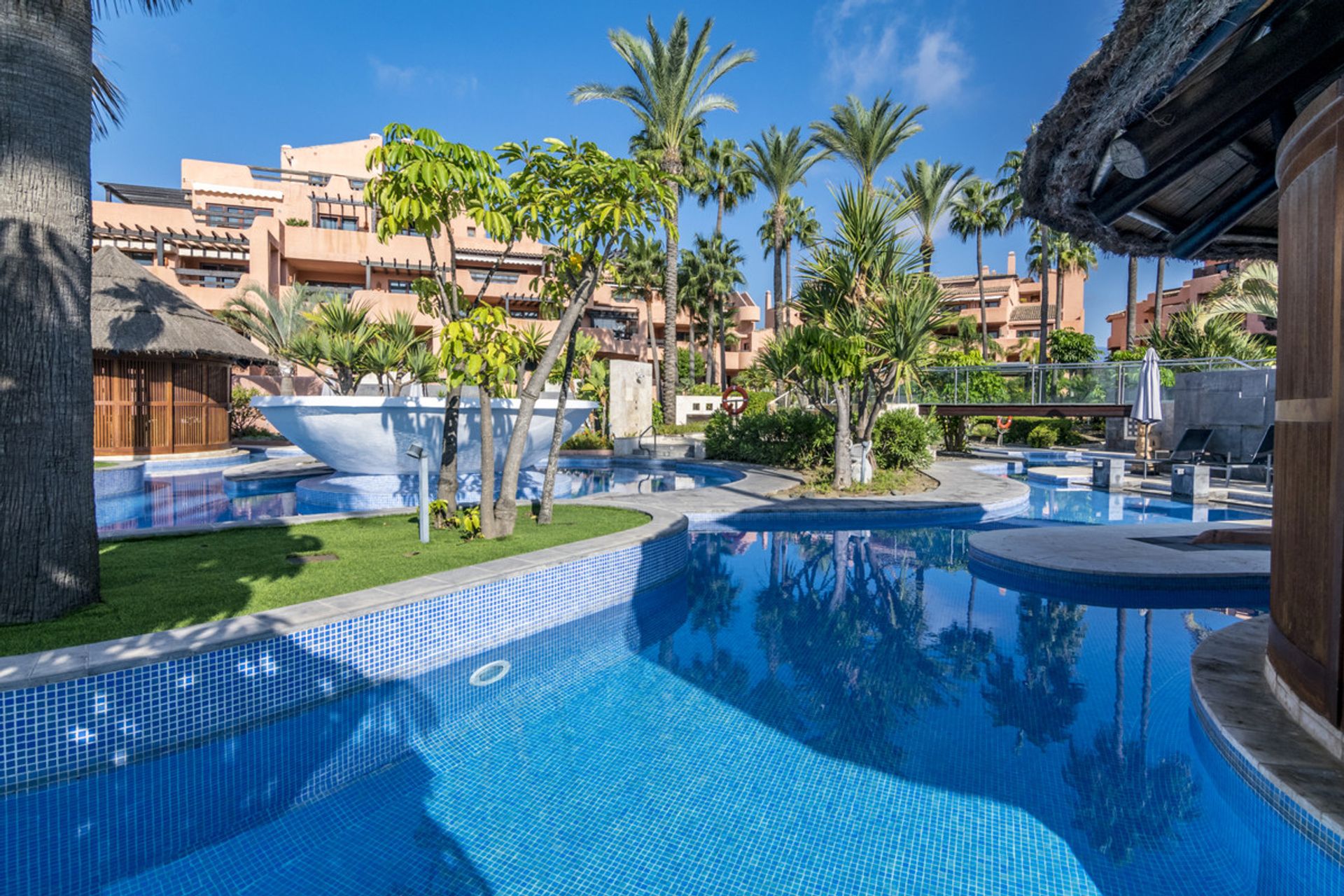 Condominium in Marbella, Andalucía 10201545