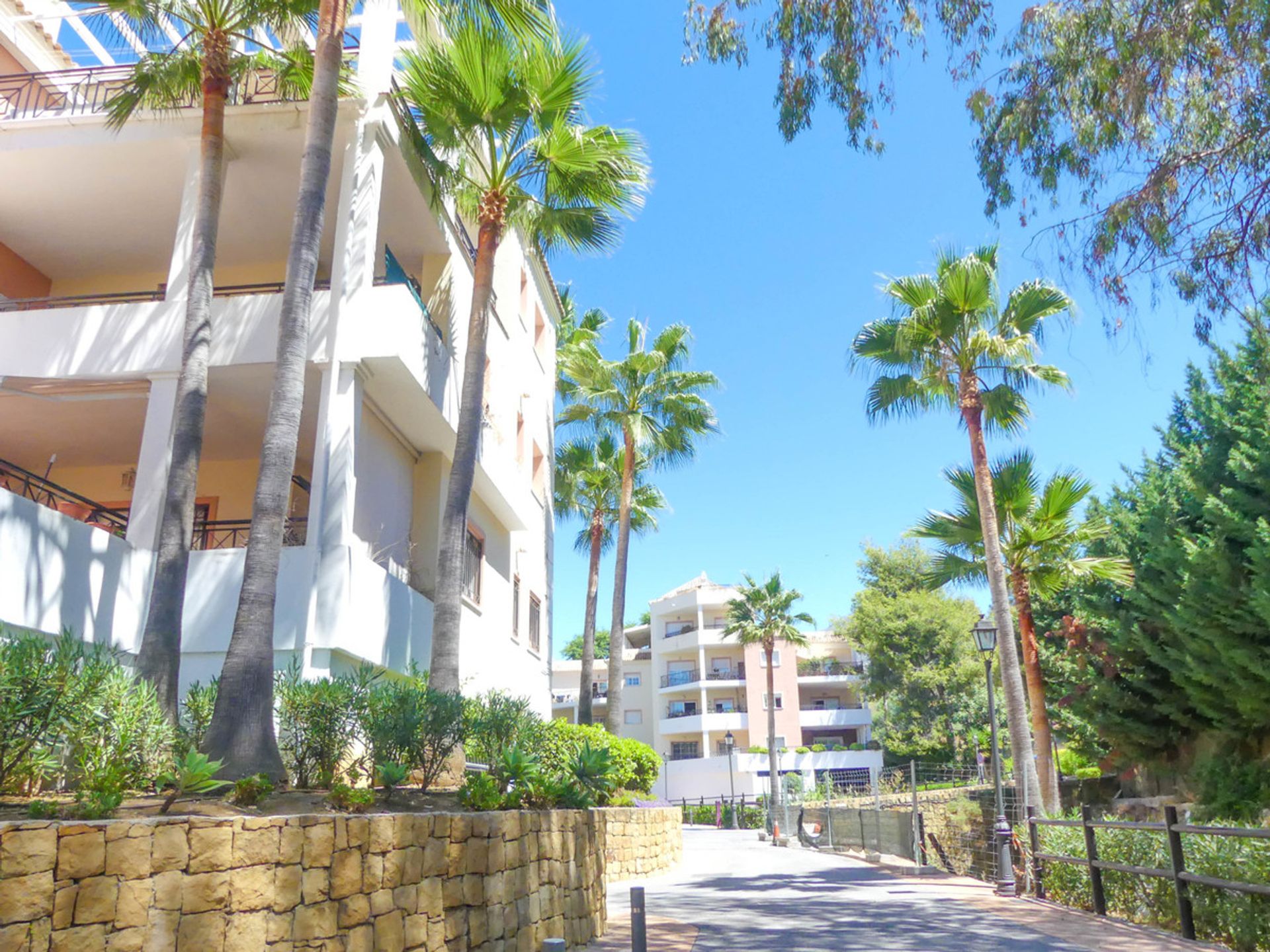 Condominium in El Angel, Andalusia 10201667