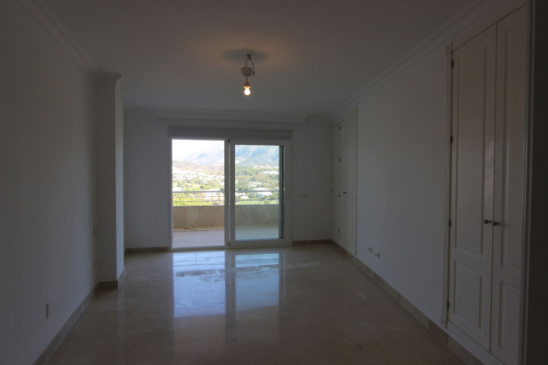 Condominium in Marbella, Andalucía 10201679