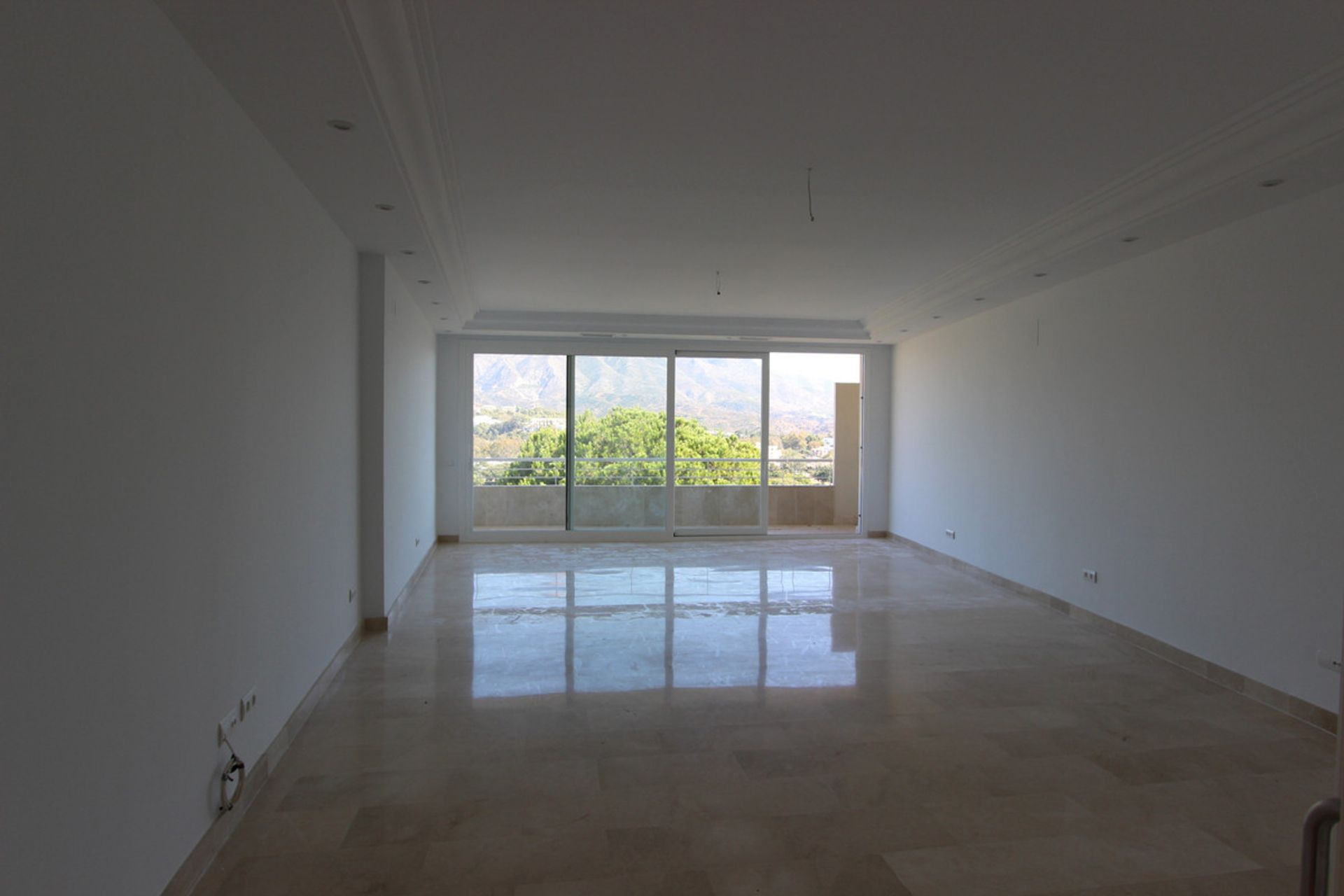 Condominium in Marbella, Andalucía 10201679