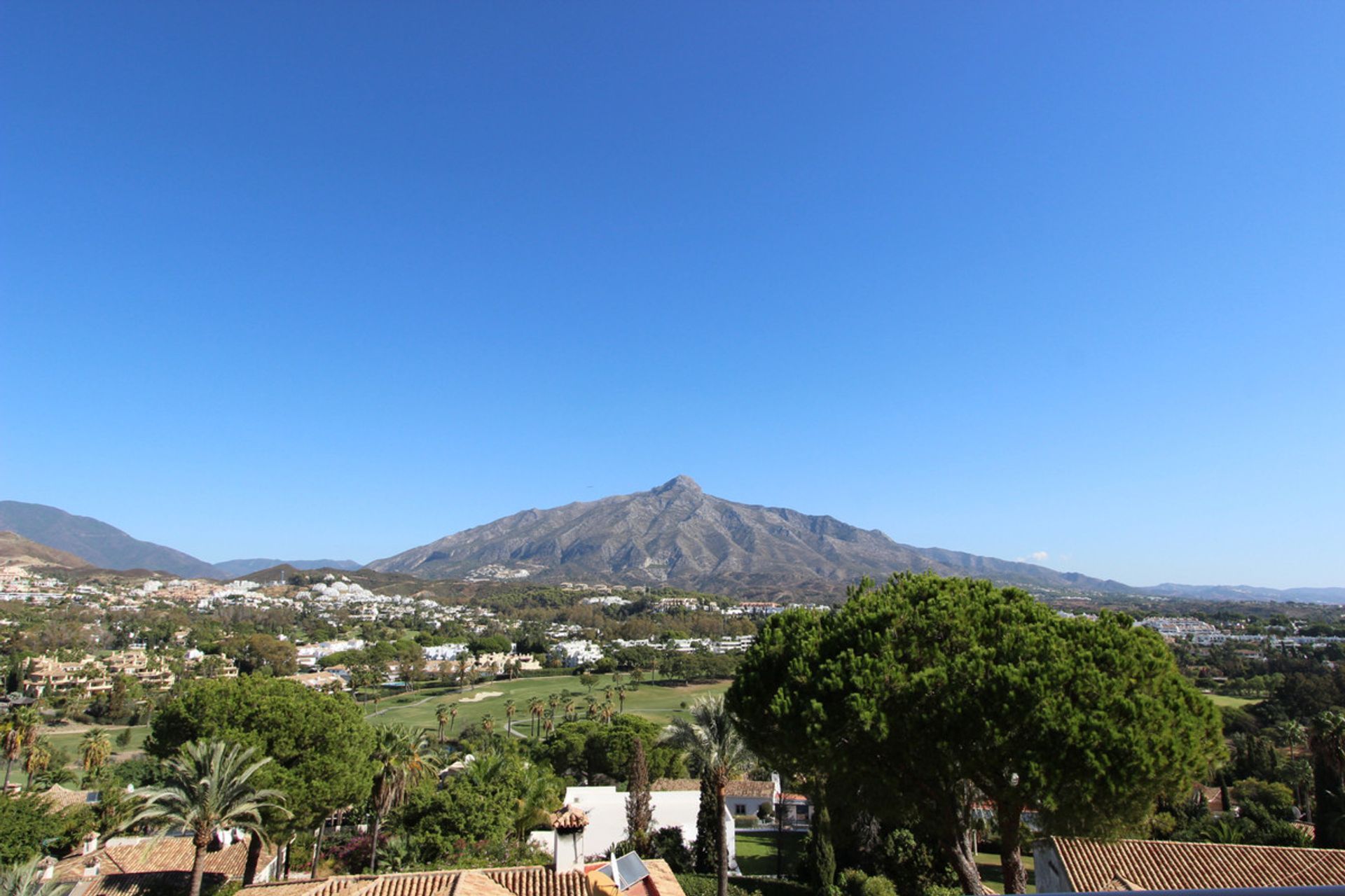 Condominium in Marbella, Andalucía 10201679