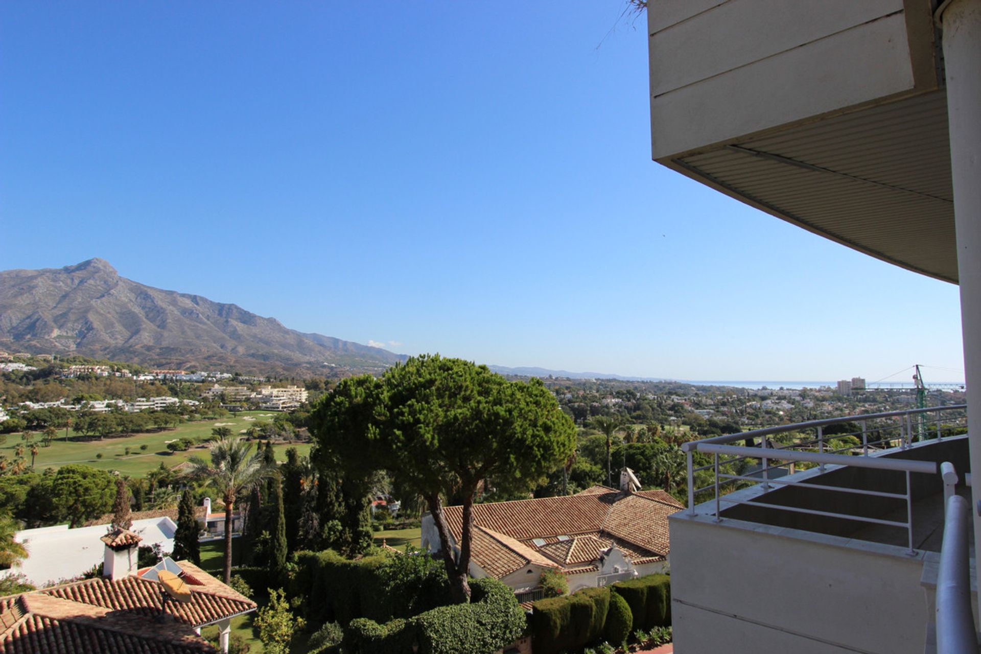 Condominium in Marbella, Andalucía 10201679