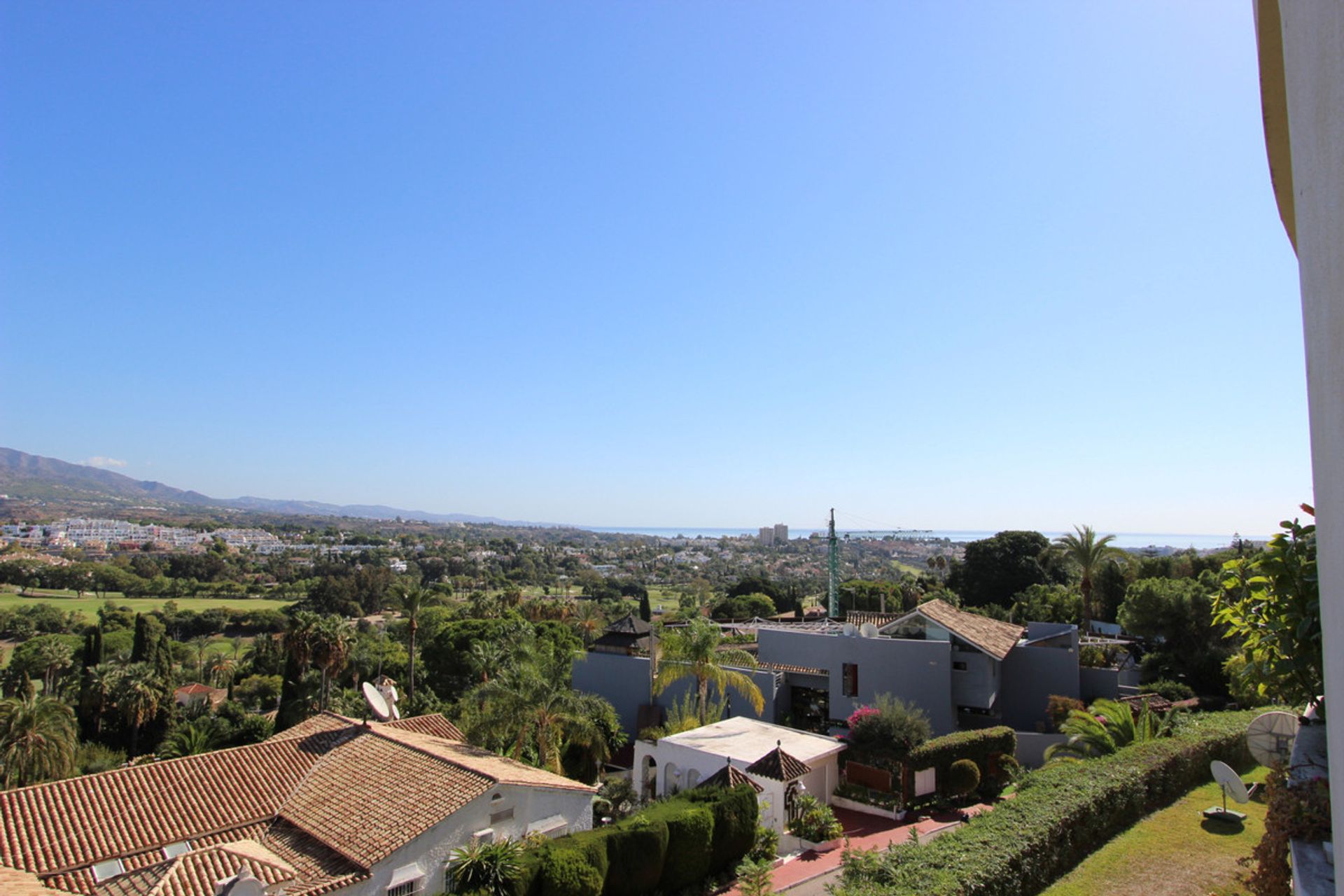 Condominium in Marbella, Andalucía 10201679