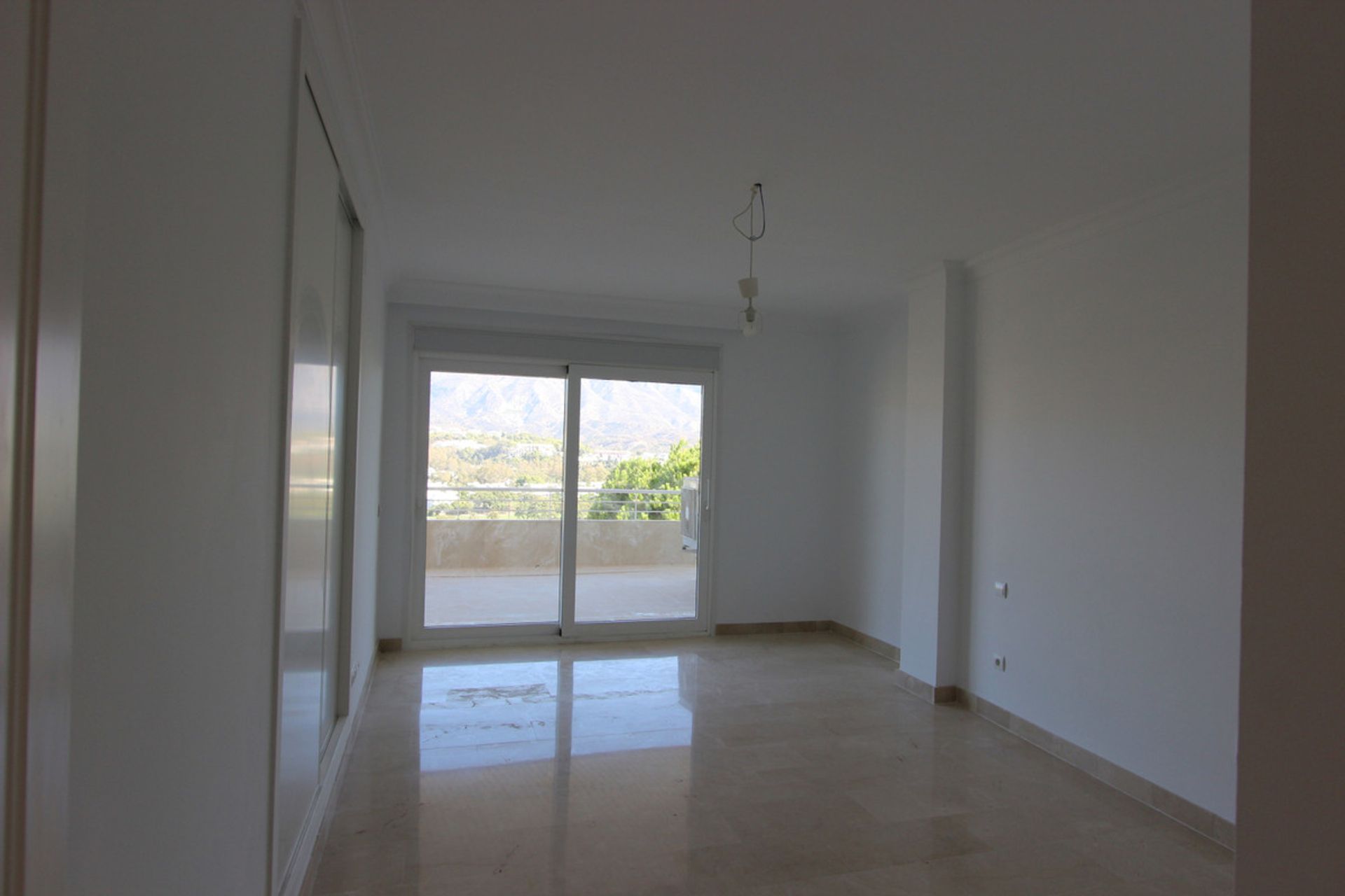 Condominium in Marbella, Andalucía 10201679