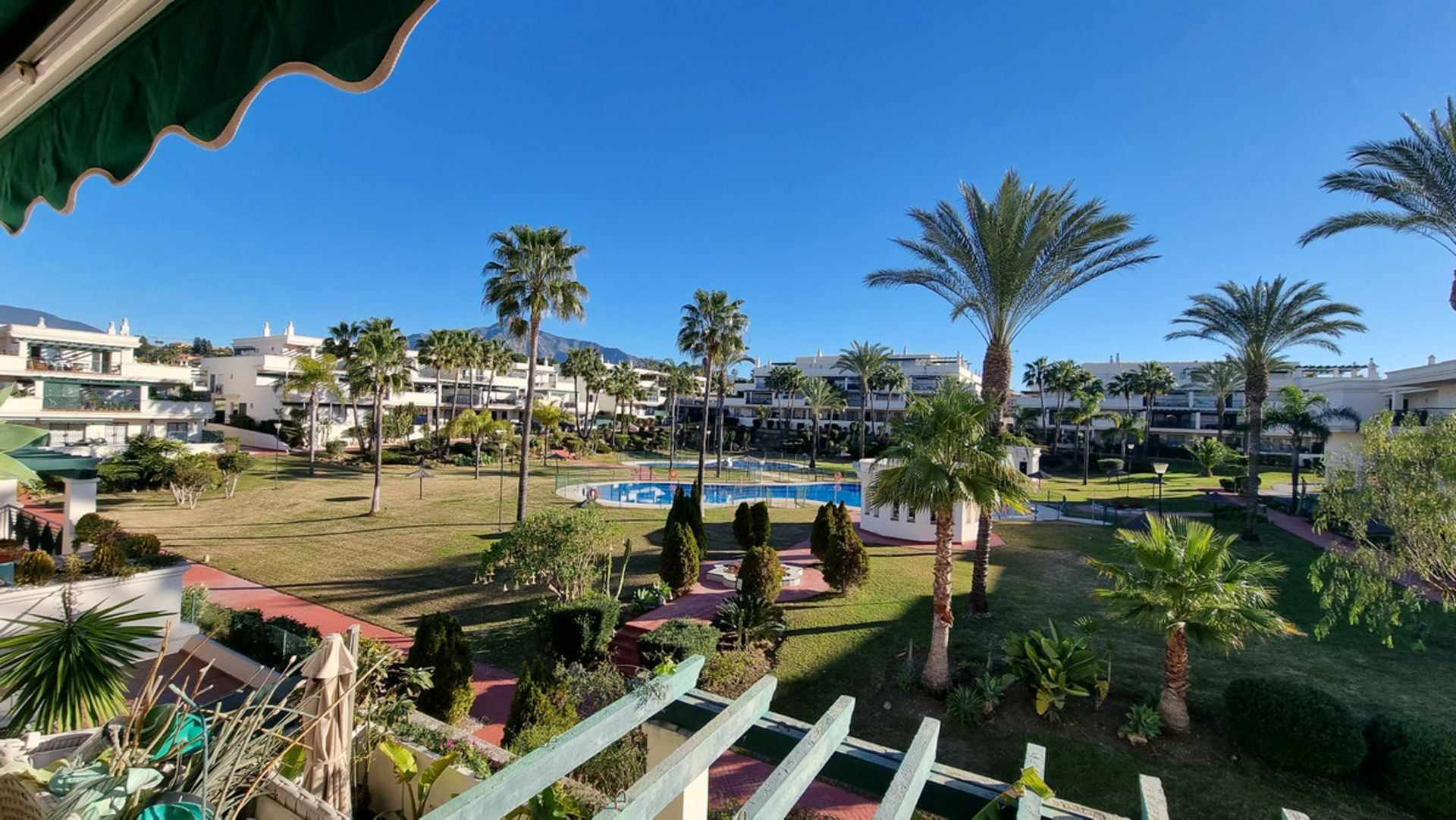 Condominium in Marbella, Andalucía 10201715