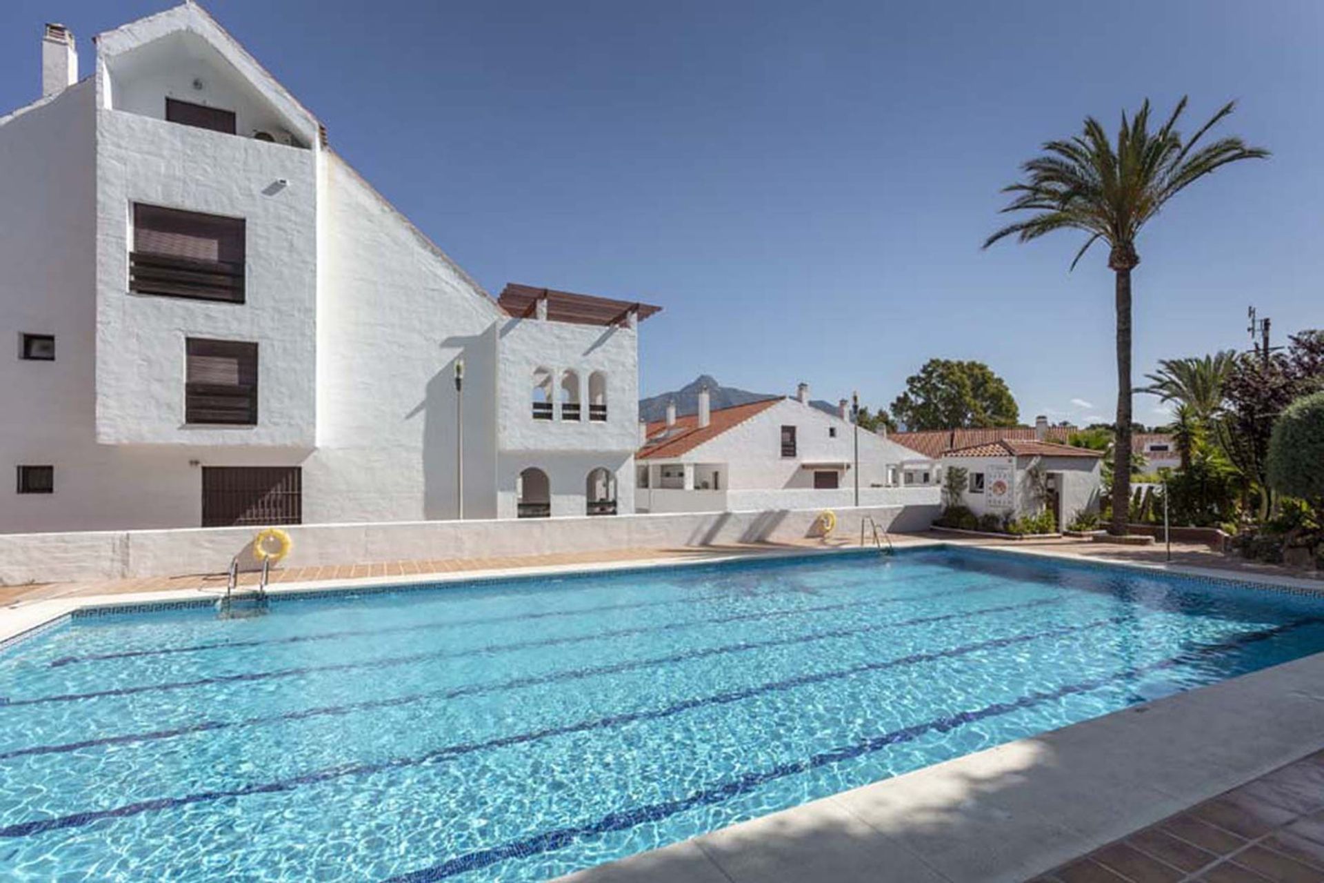 Condominium in Marbella, Andalucía 10201744