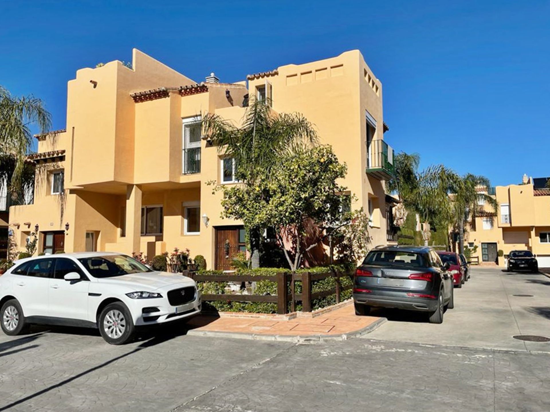 Haus im Marbella, Andalucía 10201904