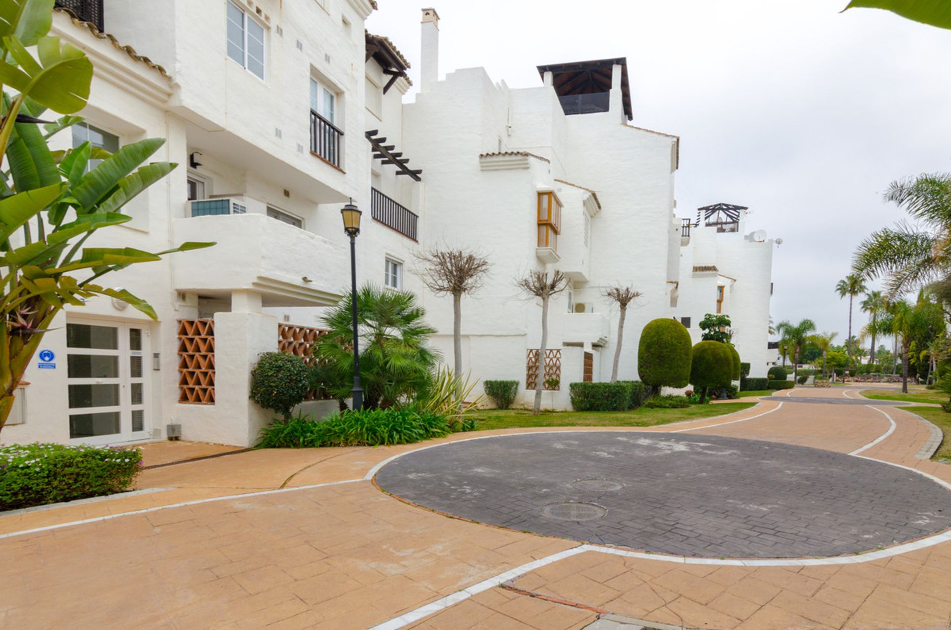 Condominium in San Pedro de Alcántara, Andalusia 10202151