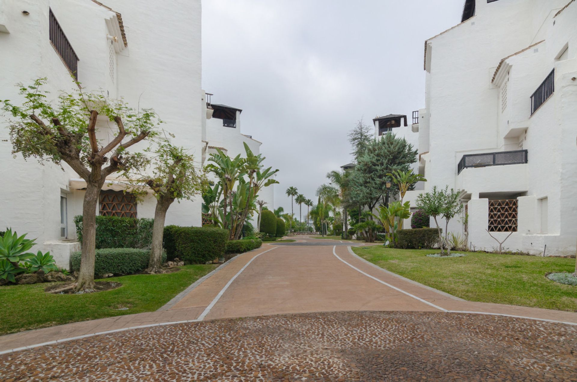 Condominium in San Pedro de Alcántara, Andalusia 10202151