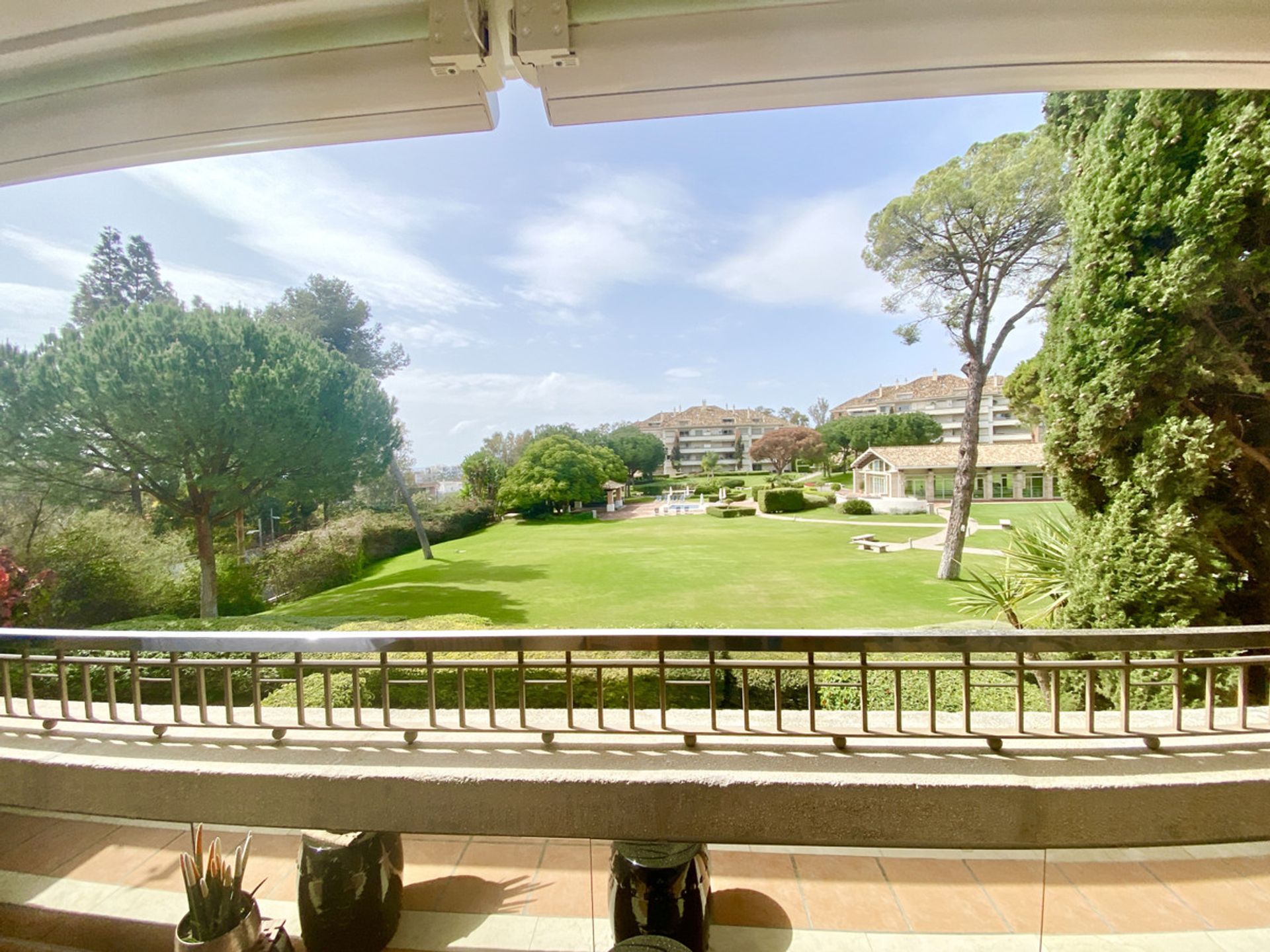 Condominium in Marbella, Andalucía 10202405