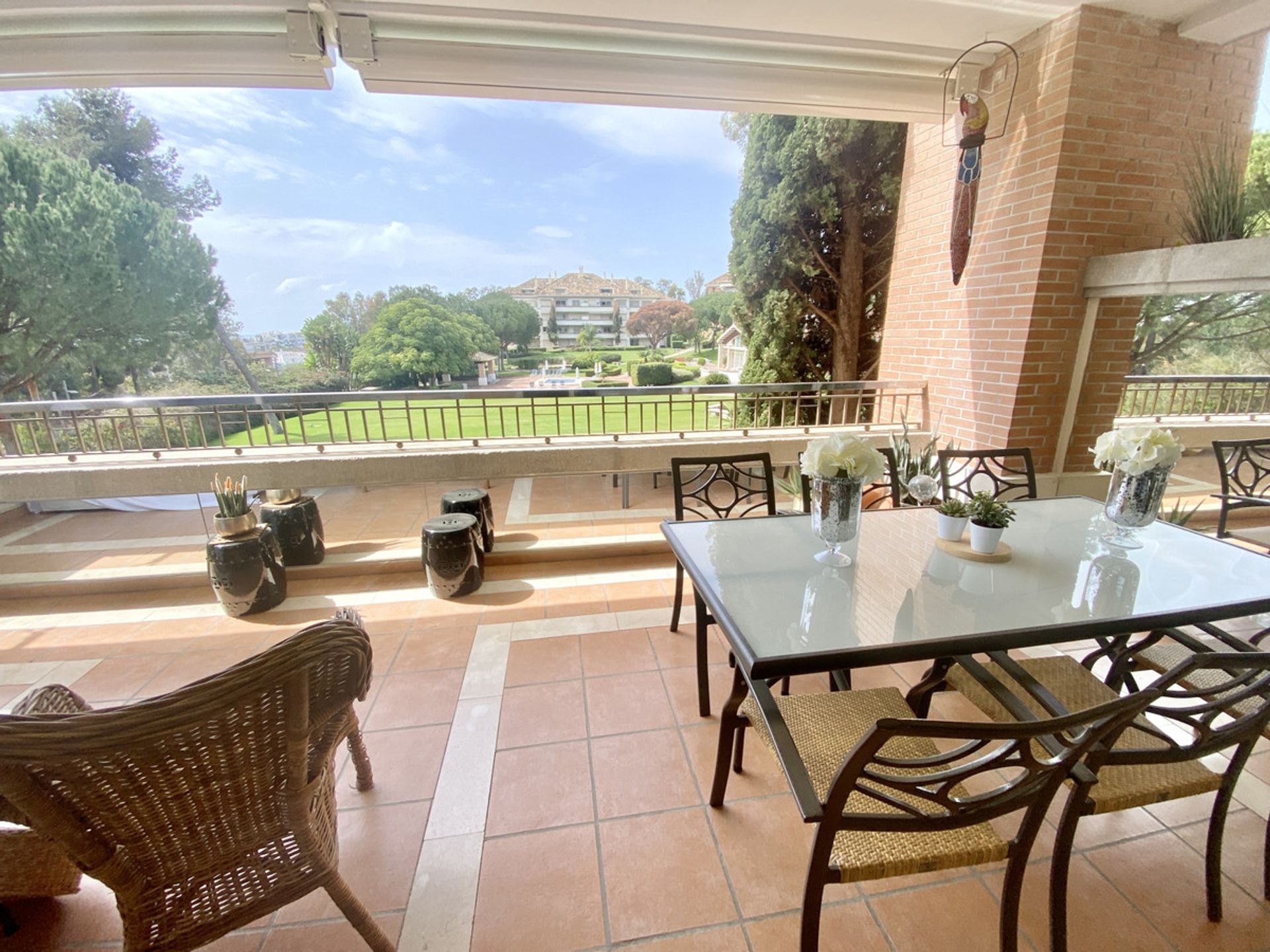 Condominium in Marbella, Andalucía 10202405