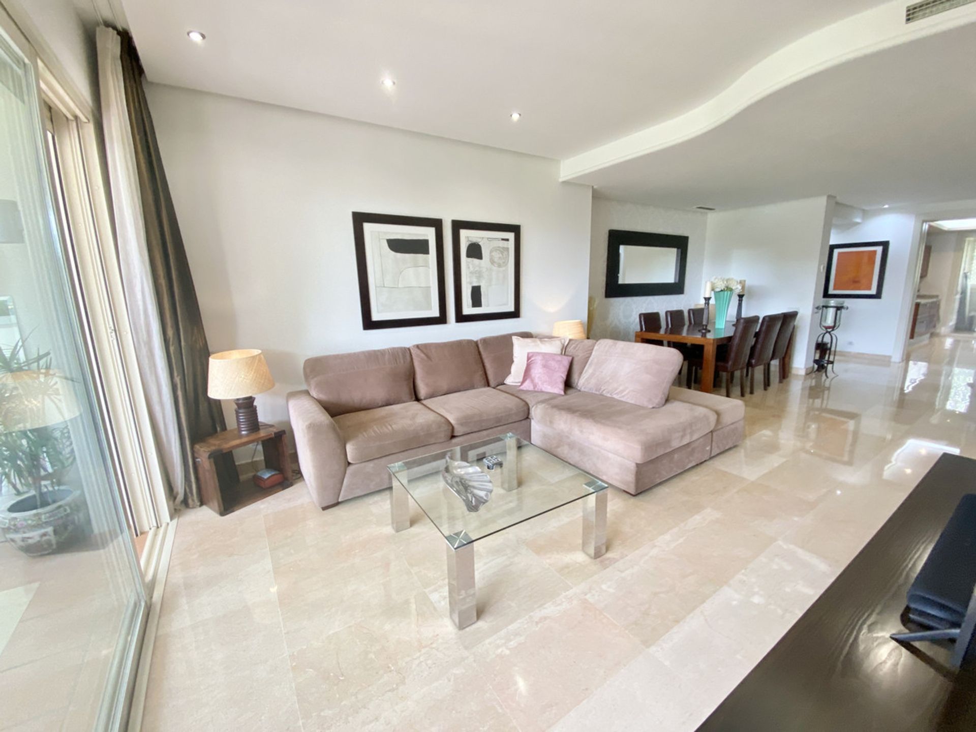 Condominium in Marbella, Andalucía 10202405