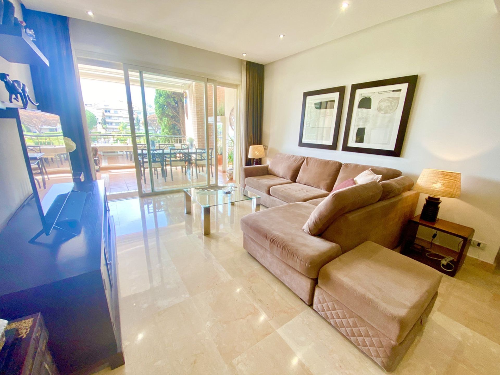 Condominium in Marbella, Andalucía 10202405