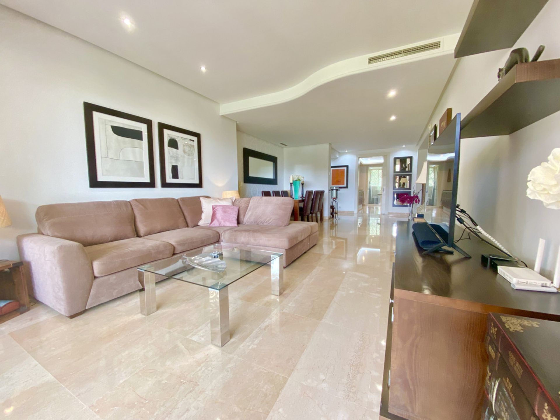 Condominium in Marbella, Andalucía 10202405