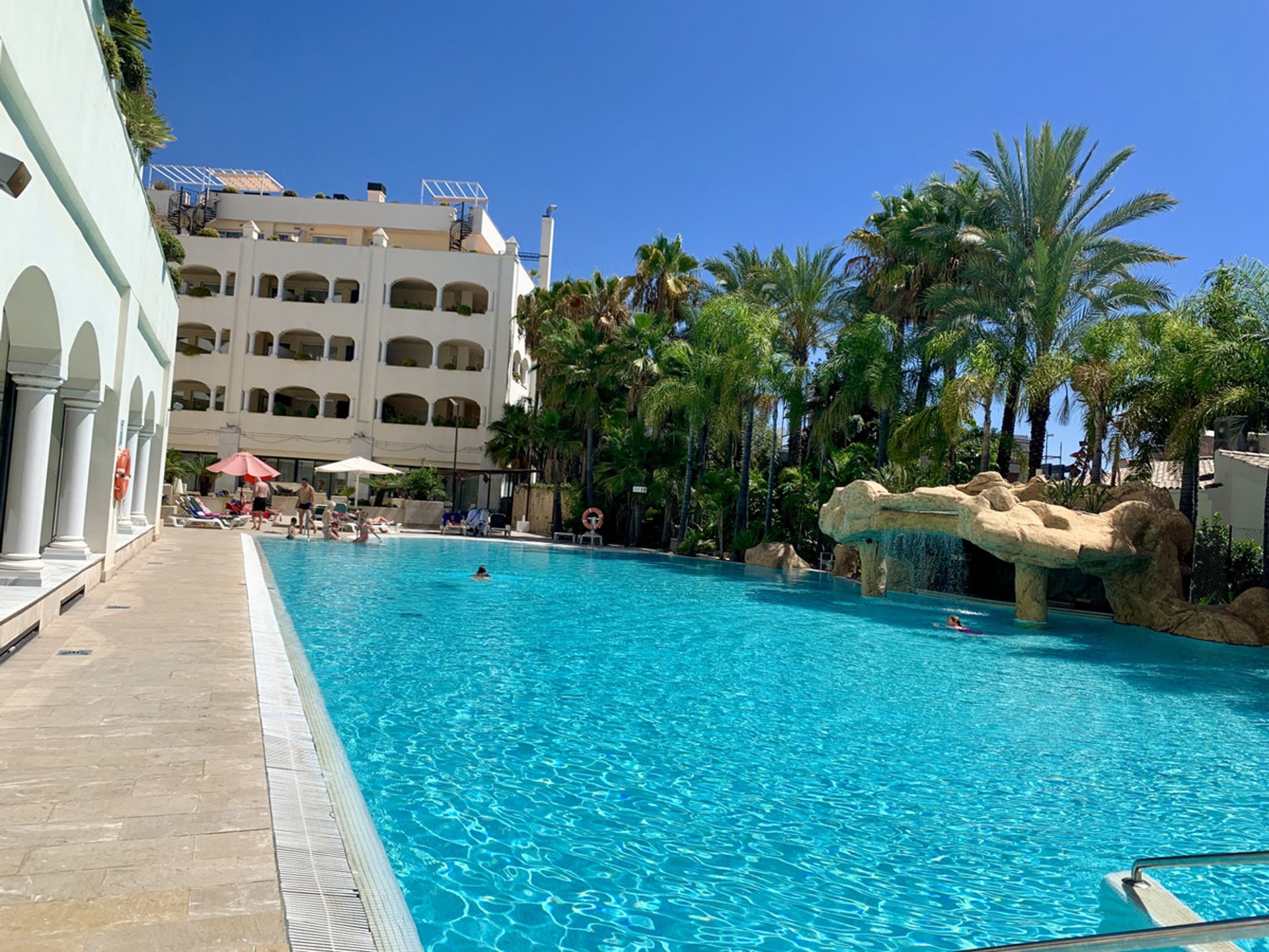 Condominium in Marbella, Andalucía 10202421