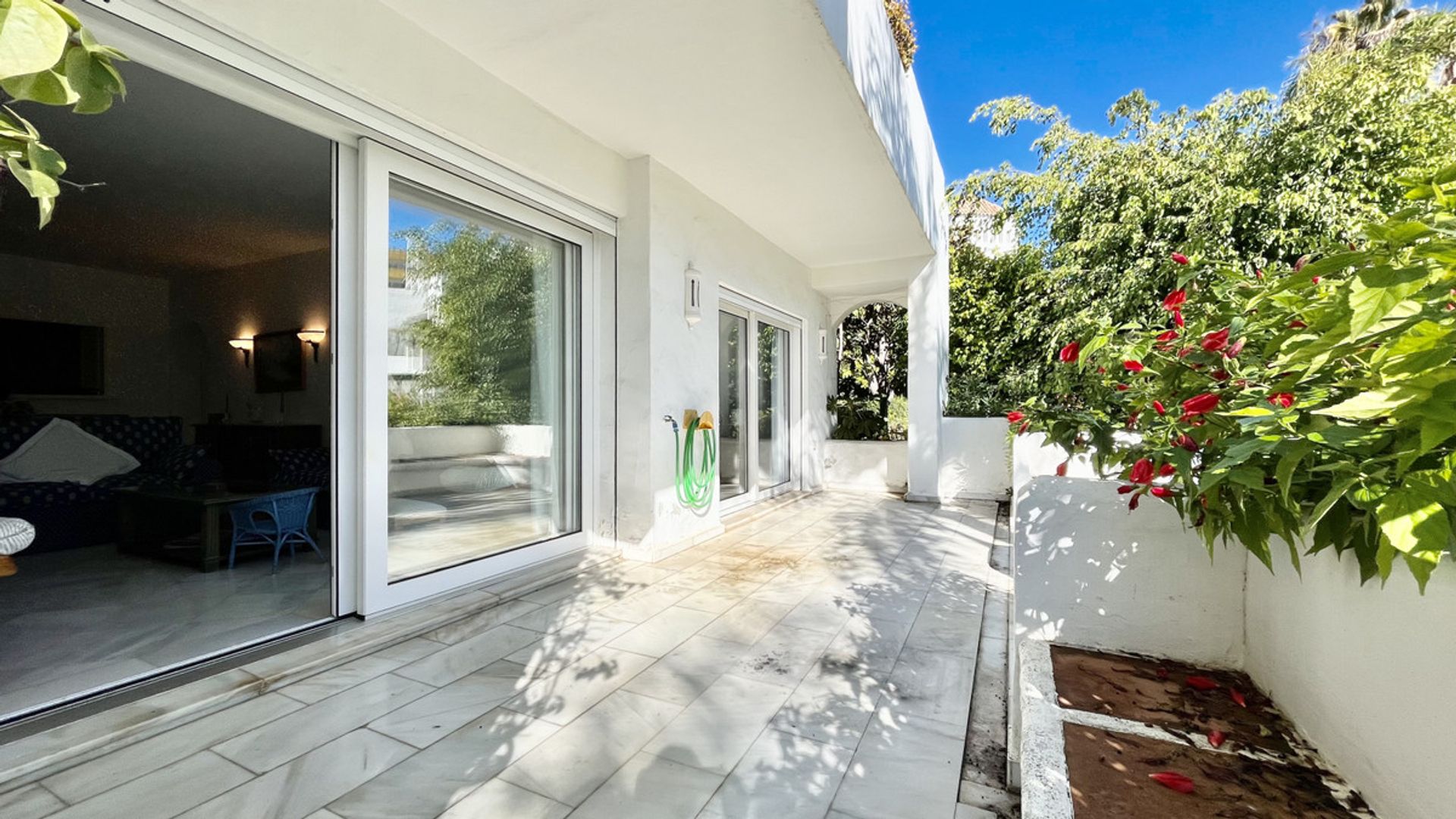 Condominium in Marbella, Andalucía 10202452