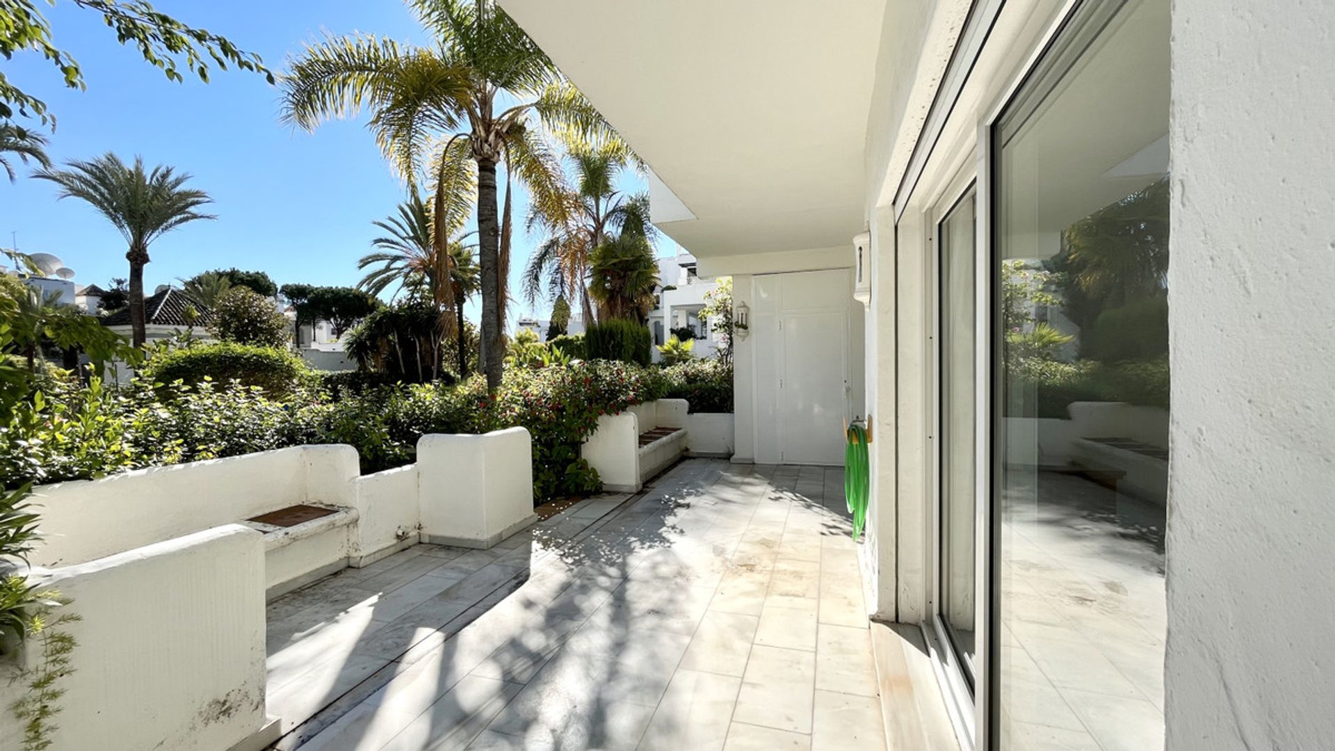 Condominium in Marbella, Andalucía 10202452