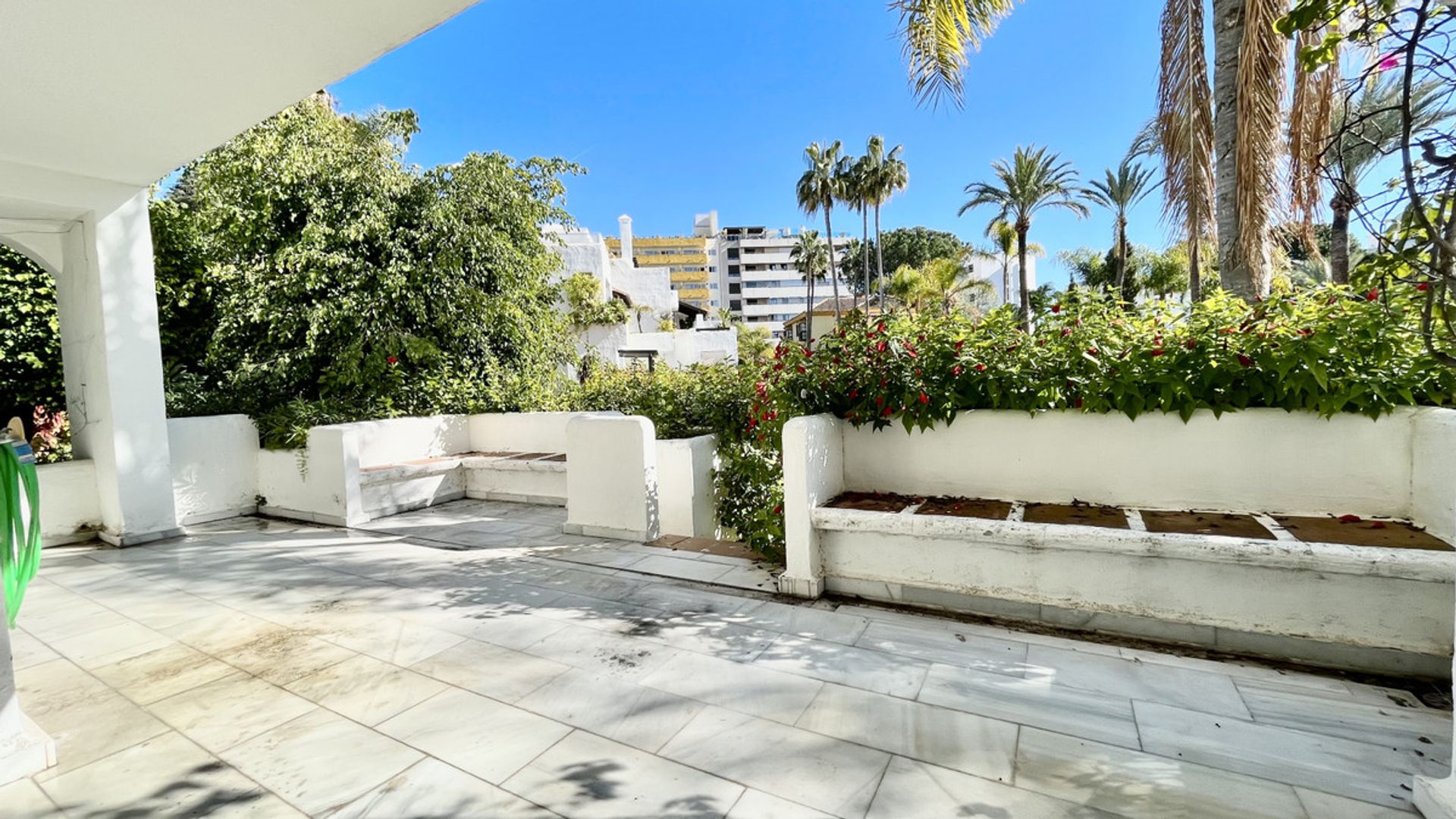 Condominium in Marbella, Andalucía 10202452