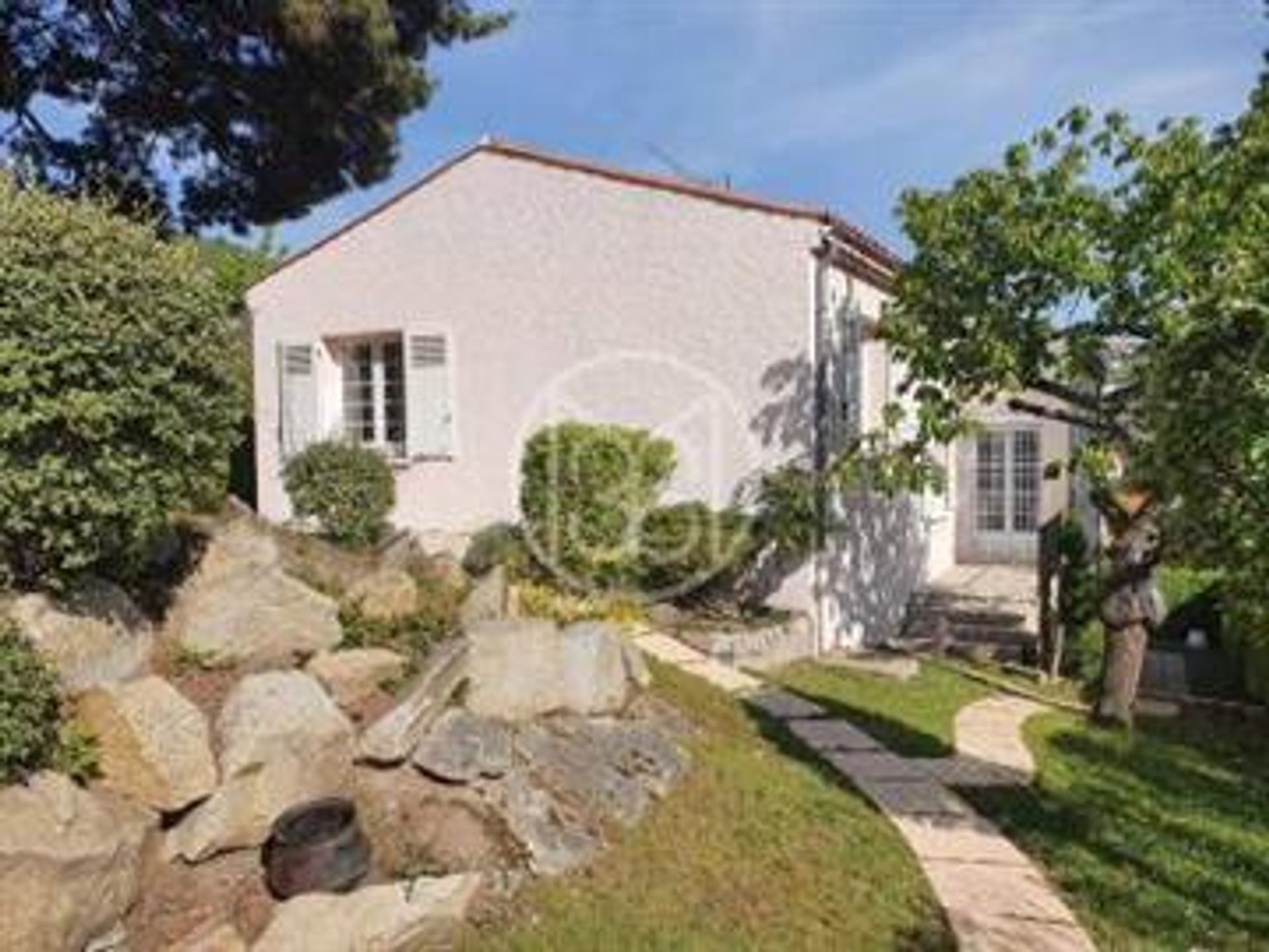 House in Chamalieres, Auvergne-Rhone-Alpes 10204014