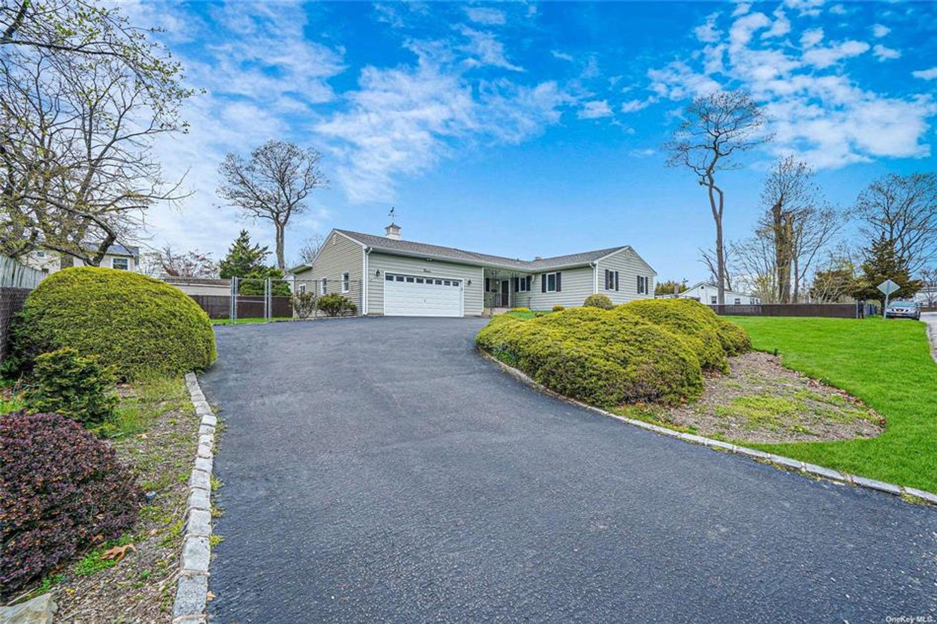 House in Lake Ronkonkoma, New York 10204228