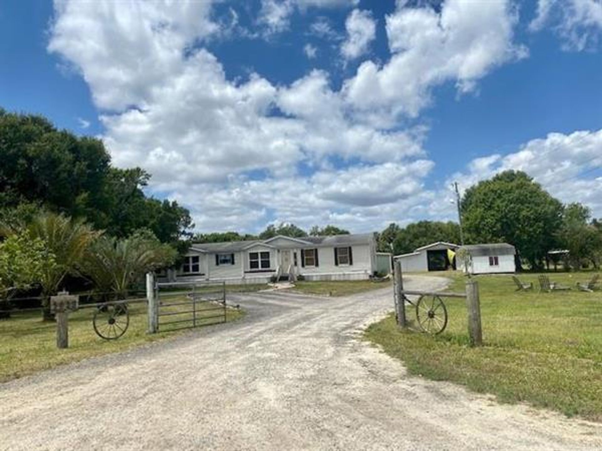 House in Carlton, Florida 10204414