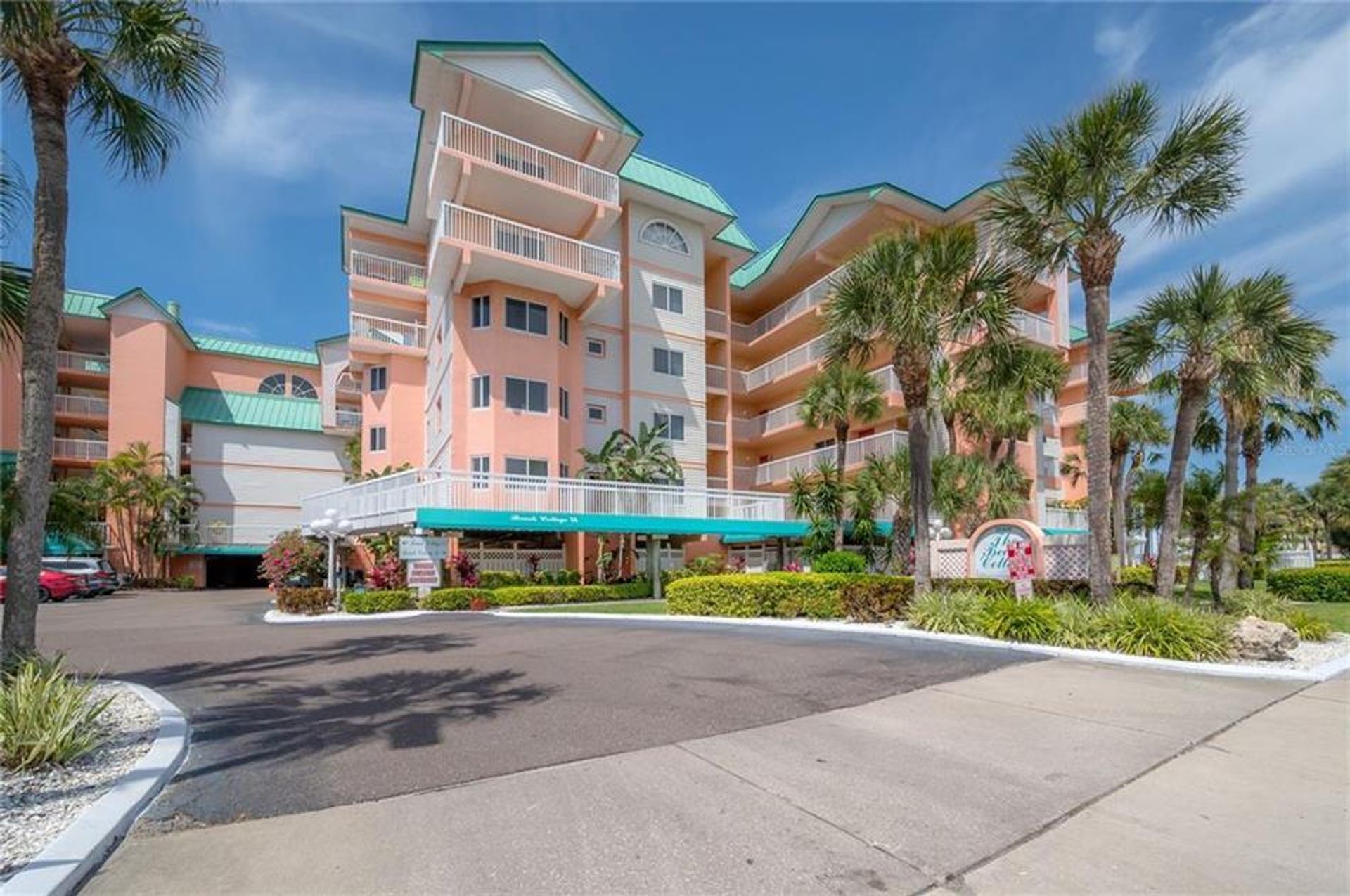 Condominium in Redington Shores, Florida 10204418