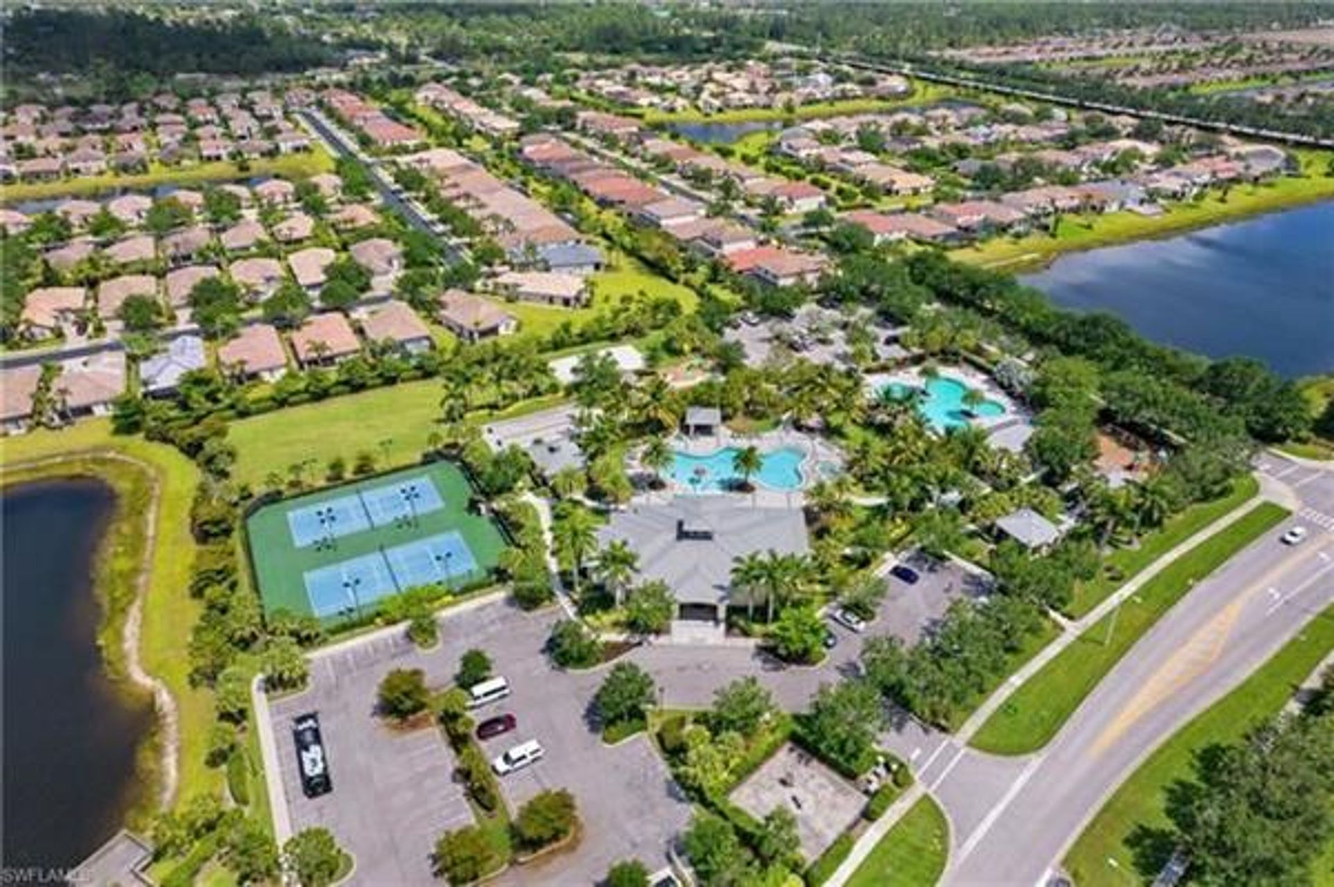 Condominium in Naples, Florida 10204430