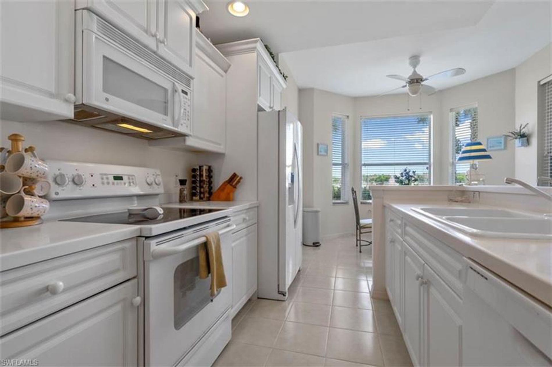 Condominium in Naples, Florida 10204431