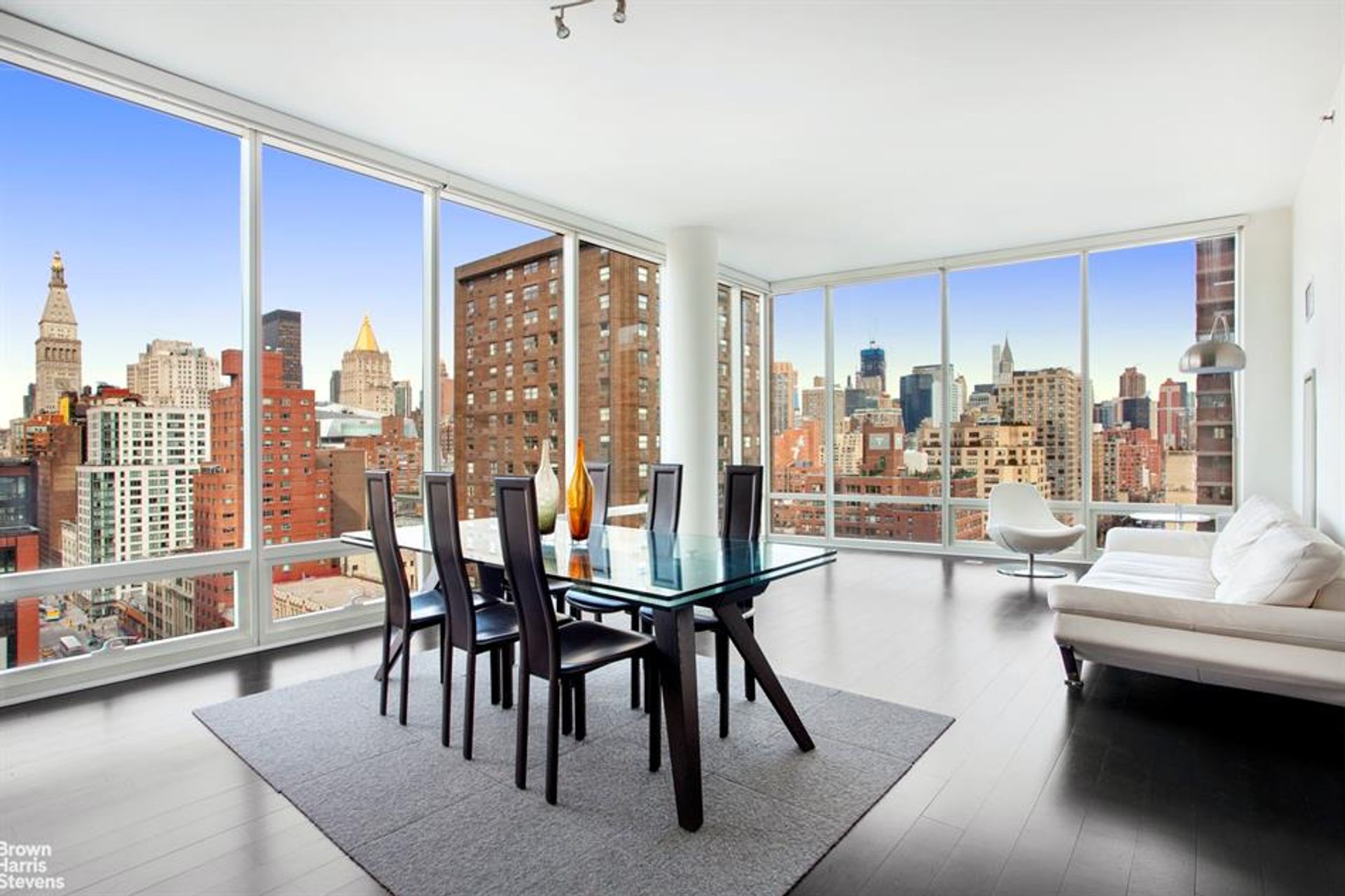 Condominium in New York, New York 10204767