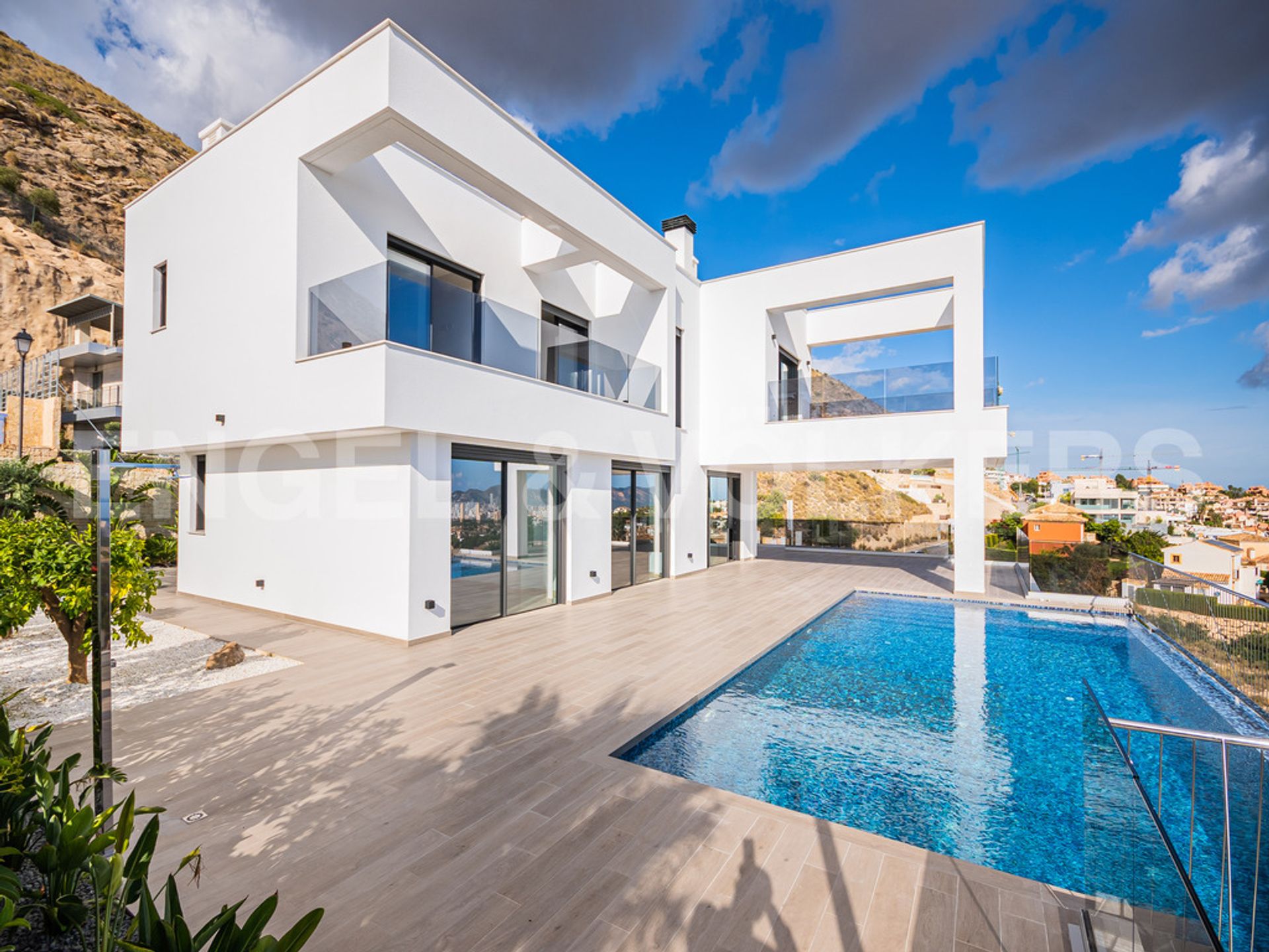 Condominium in Finestrat, Valencian Community 10205446