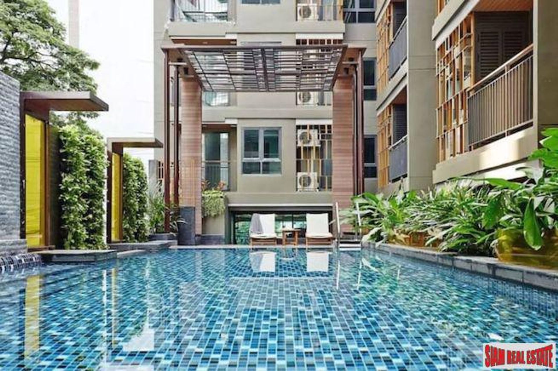 Condominium in Khlong Toei, Krung Thep Maha Nakhon 10205640