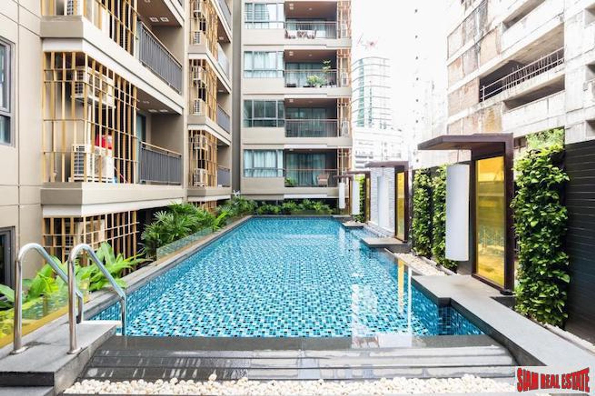 Condominium in Khlong Toei, Krung Thep Maha Nakhon 10205640