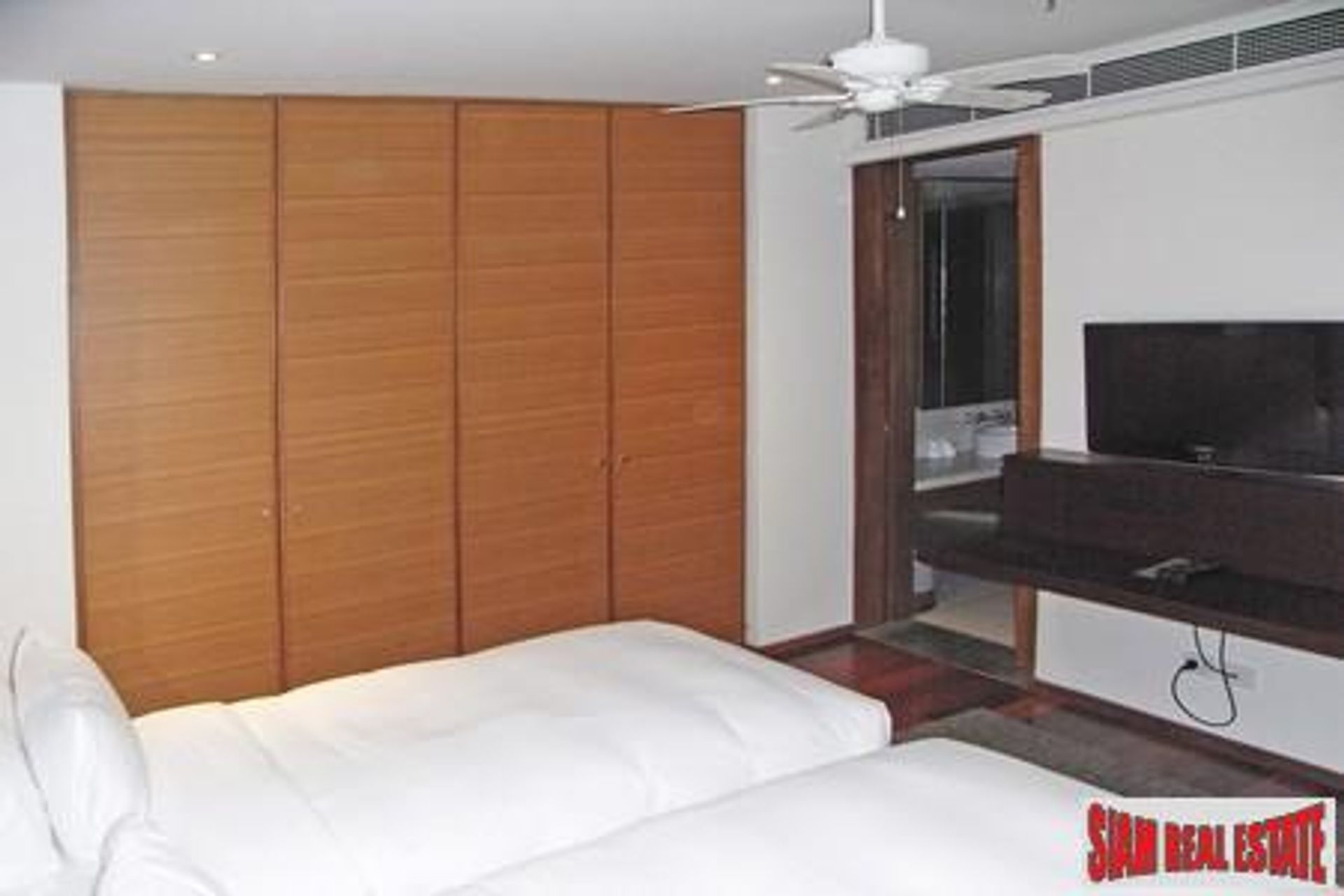 Condominium in Tambon Choeng Thale, Chang Wat Phuket 10205724