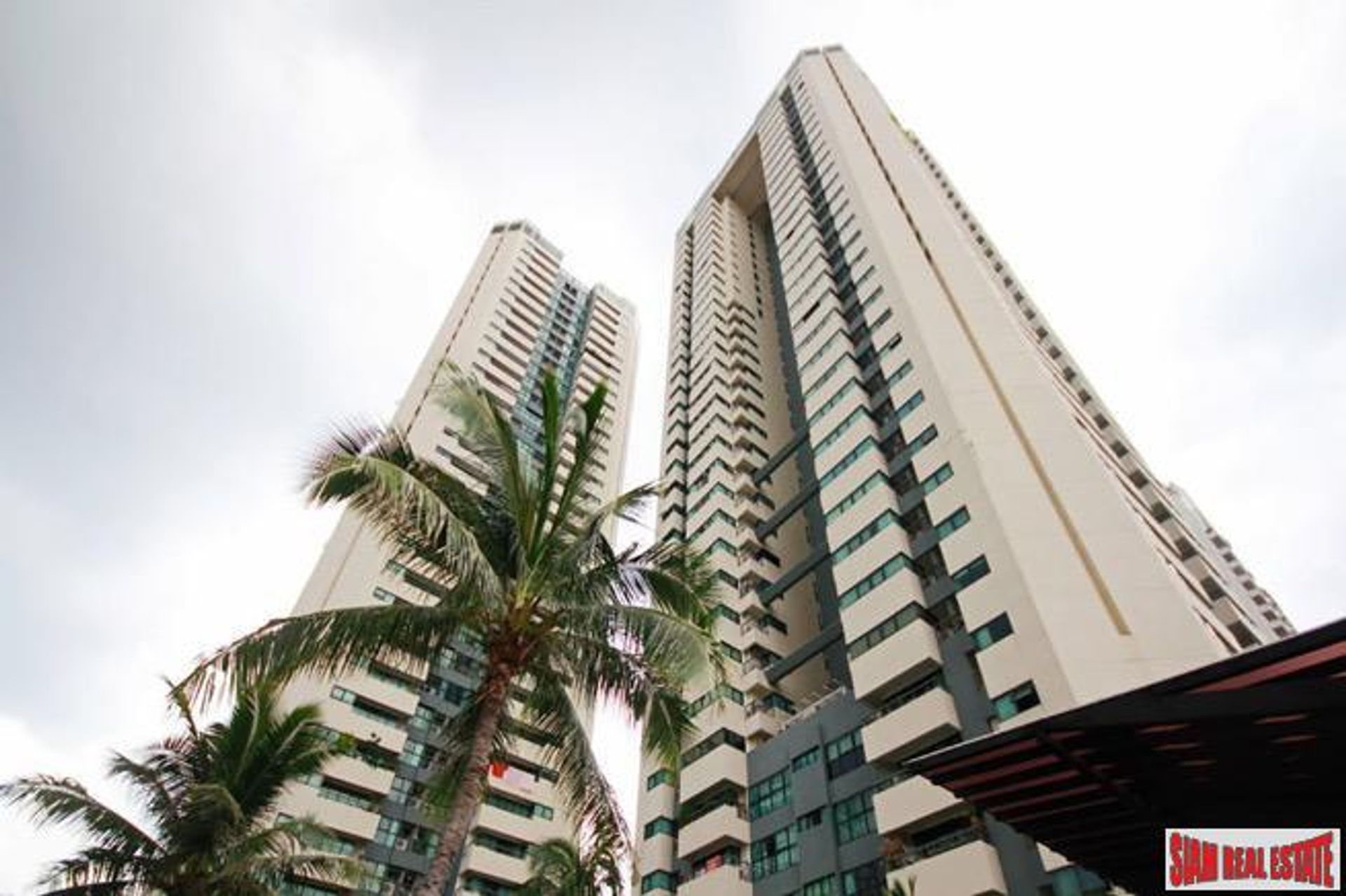 Condominium in Bang Rak, Krung Thep Maha Nakhon 10205772