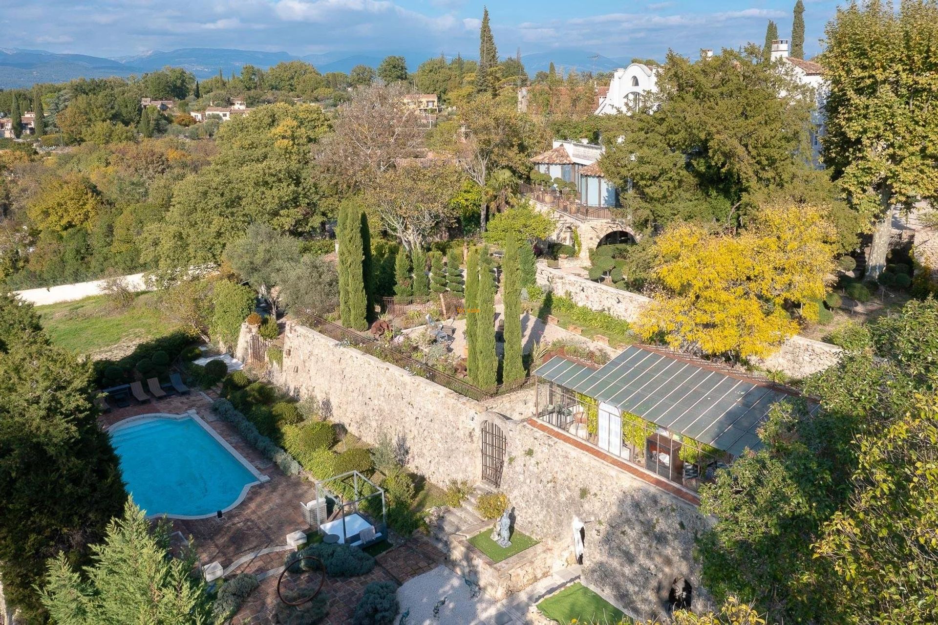 Autre dans Saint-Paul-en-Forêt, Provence-Alpes-Côte d'Azur 10205996