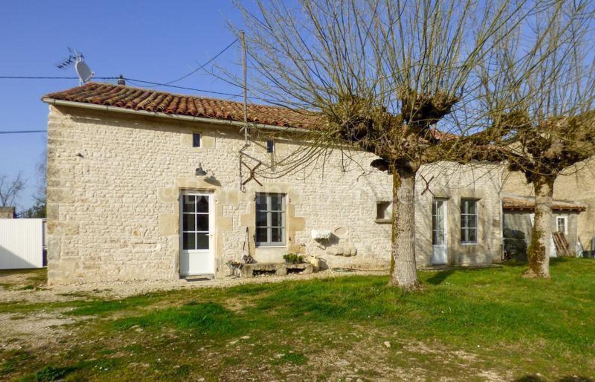 House in Chef-Boutonne, Nouvelle-Aquitaine 10206112